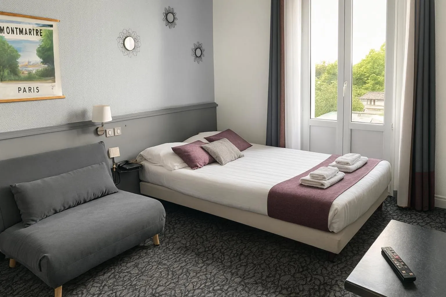 Bed in Hôtel du Parc Montsouris