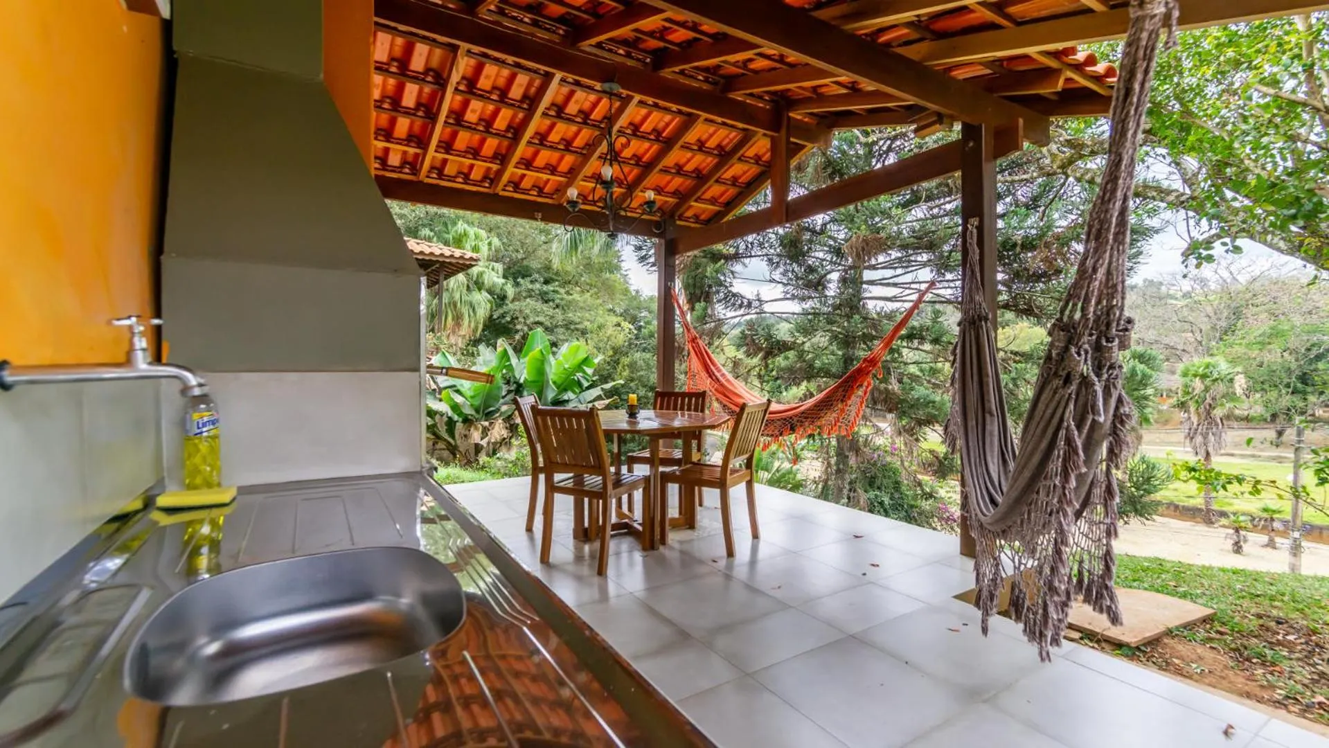 BBQ facilities in Chalé Bosque Do Barreiro