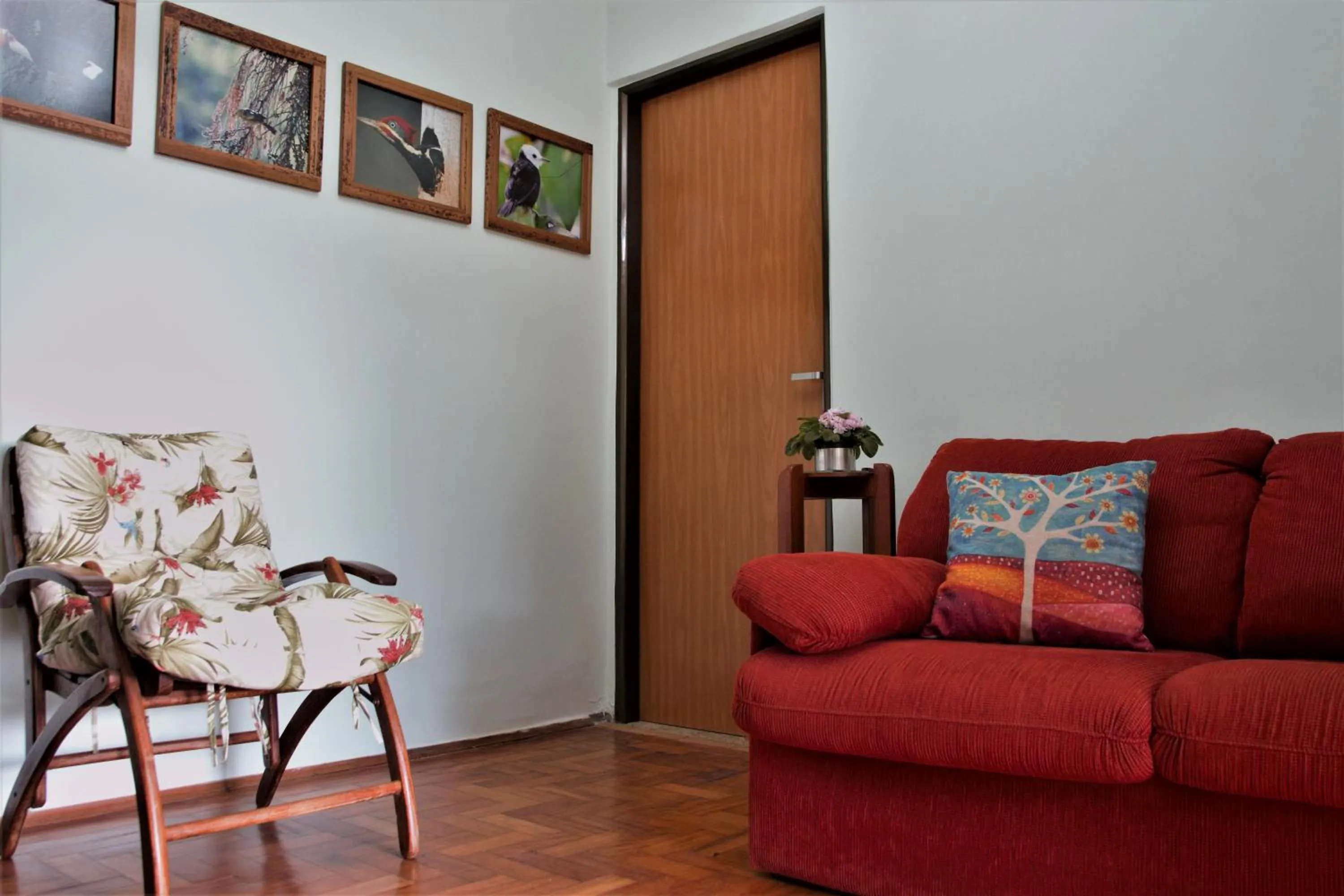 Communal lounge/ TV room in Chalé Bosque Do Barreiro