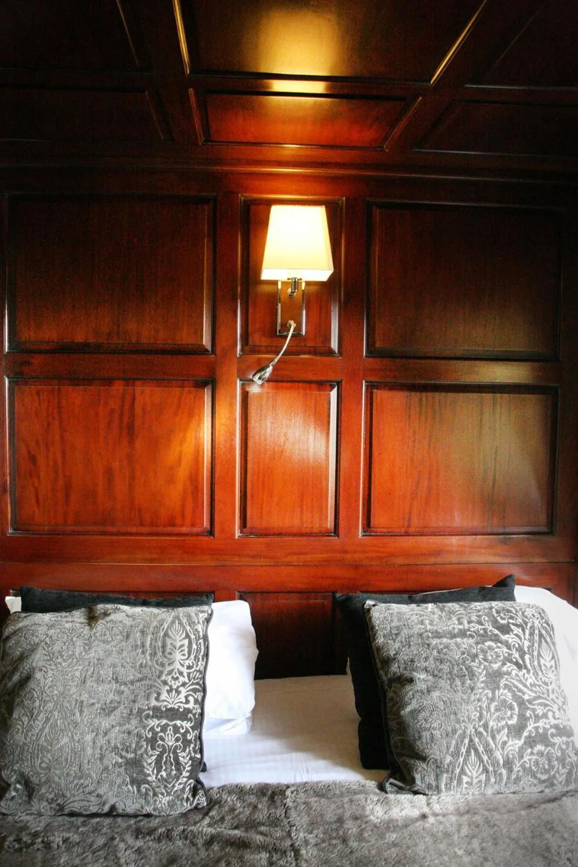 Bed in TOWNHOUSE ROOMS