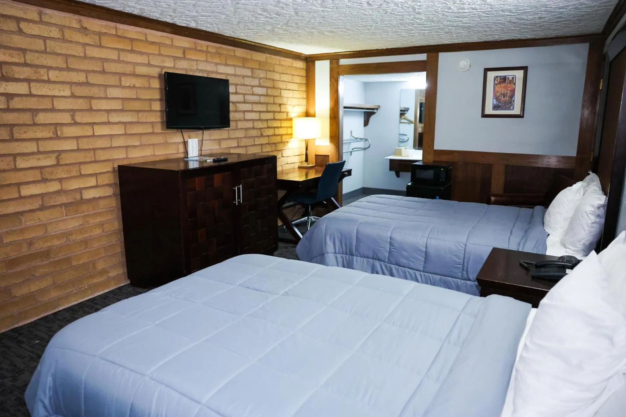 Bed in Rittiman Inn and Suites