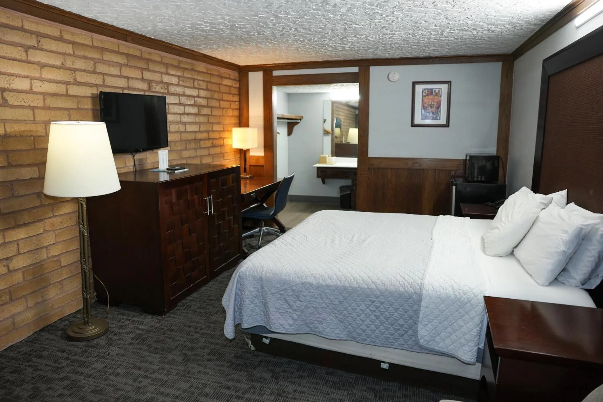 Bed in Rittiman Inn and Suites