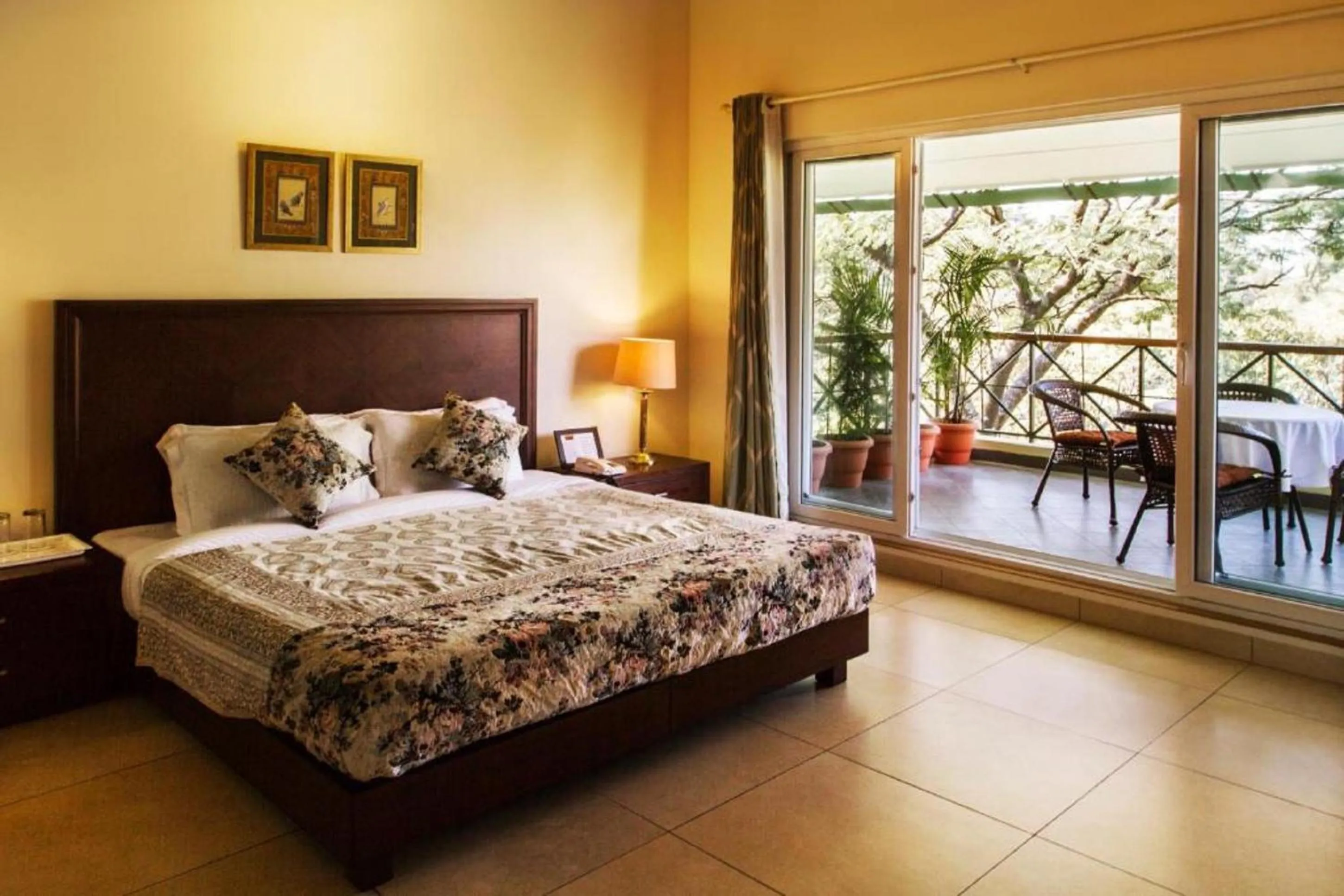 Bed in Lamrin Norwood Green Palampur, Himachal Pradesh