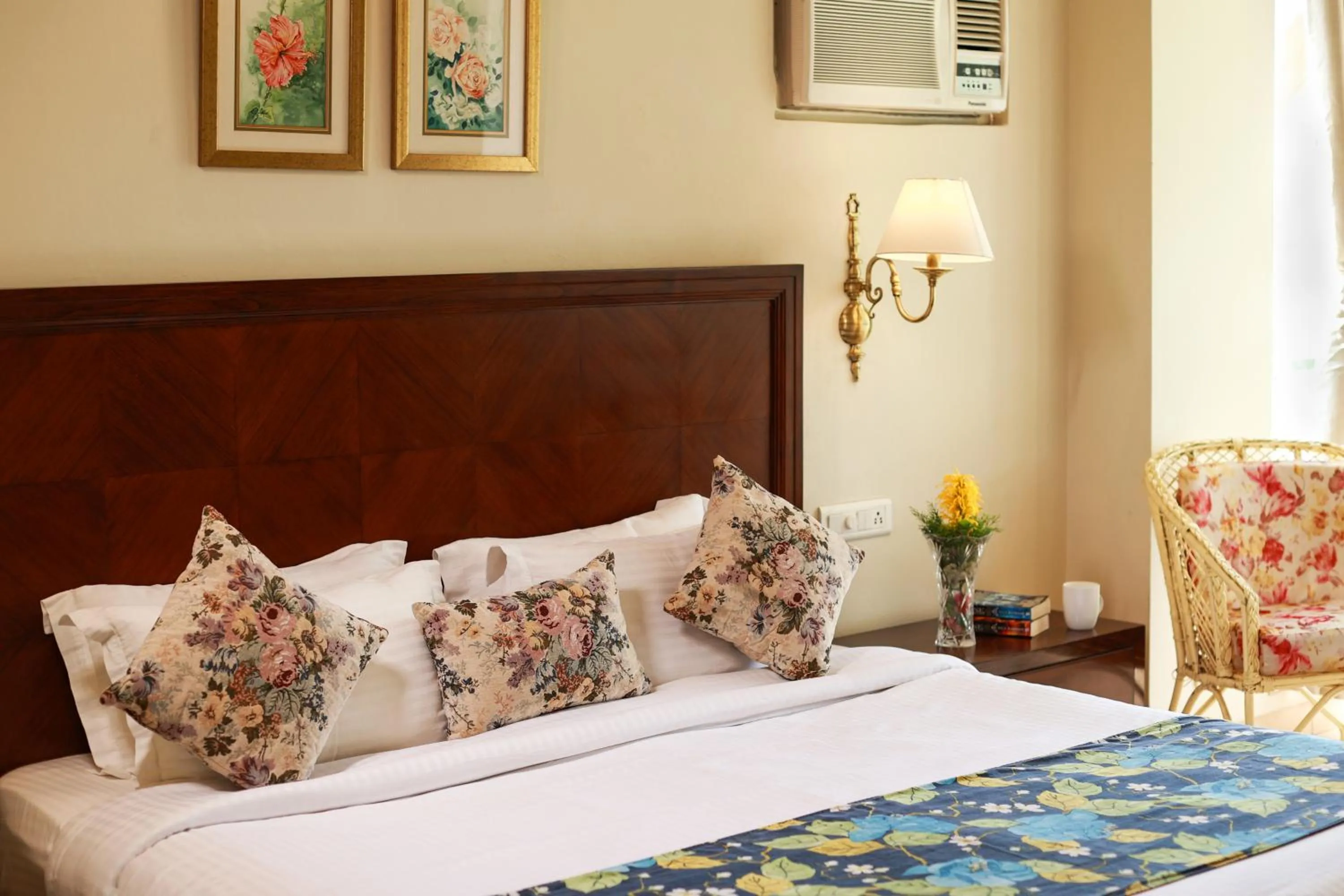 Bedroom, Bed in Lamrin Norwood Green Palampur, Himachal Pradesh