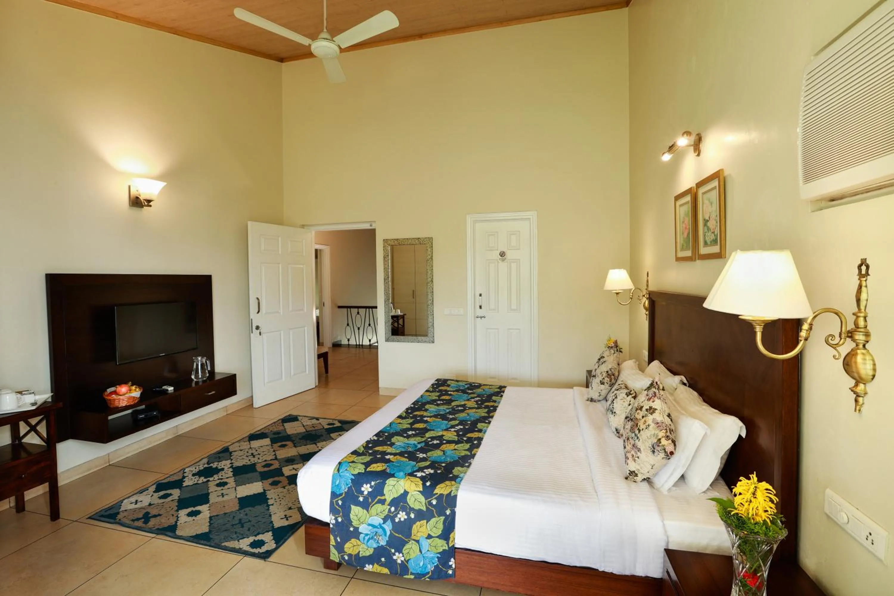 Bedroom, Bed in Lamrin Norwood Green Palampur, Himachal Pradesh