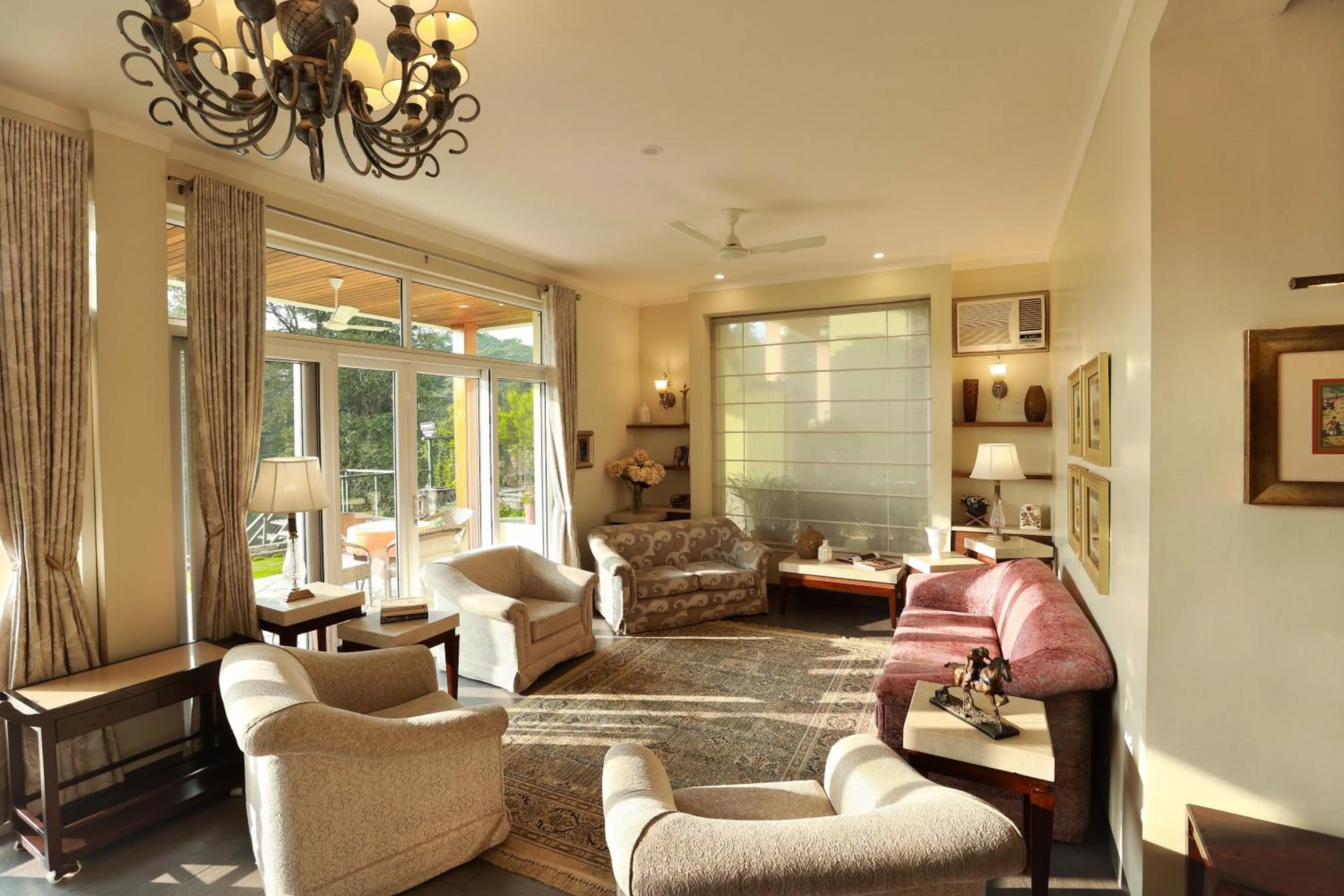 Living room in Lamrin Norwood Green Palampur, Himachal Pradesh