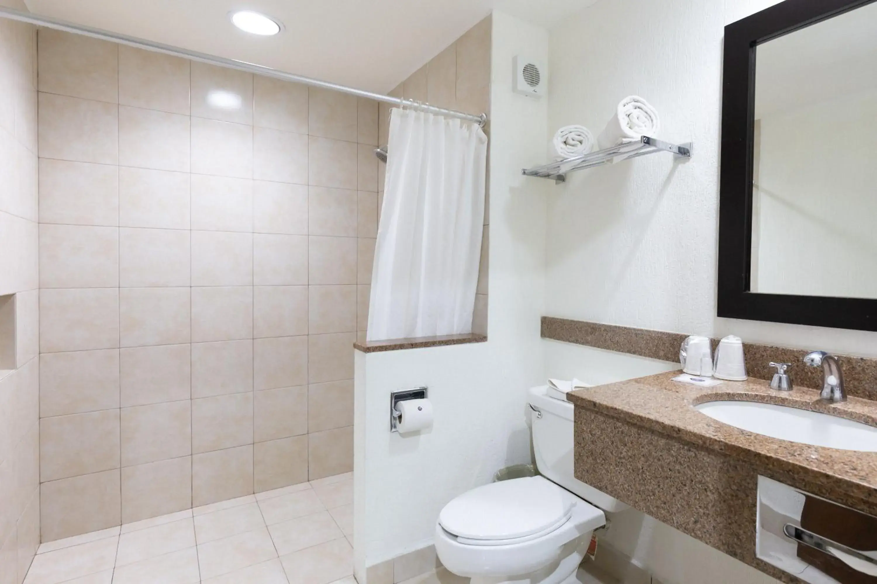 Deluxe King Room in HS HOTSSON Smart Value Tampico Deluxe King Room in HS HOTSSON Smart Value Tampico