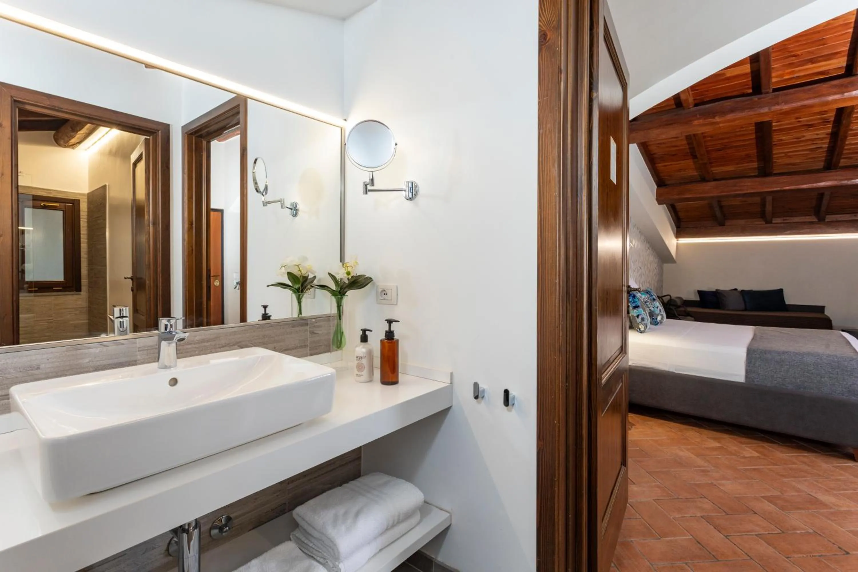 Bathroom, Bed in Feudogrande Bio Relais Hotel