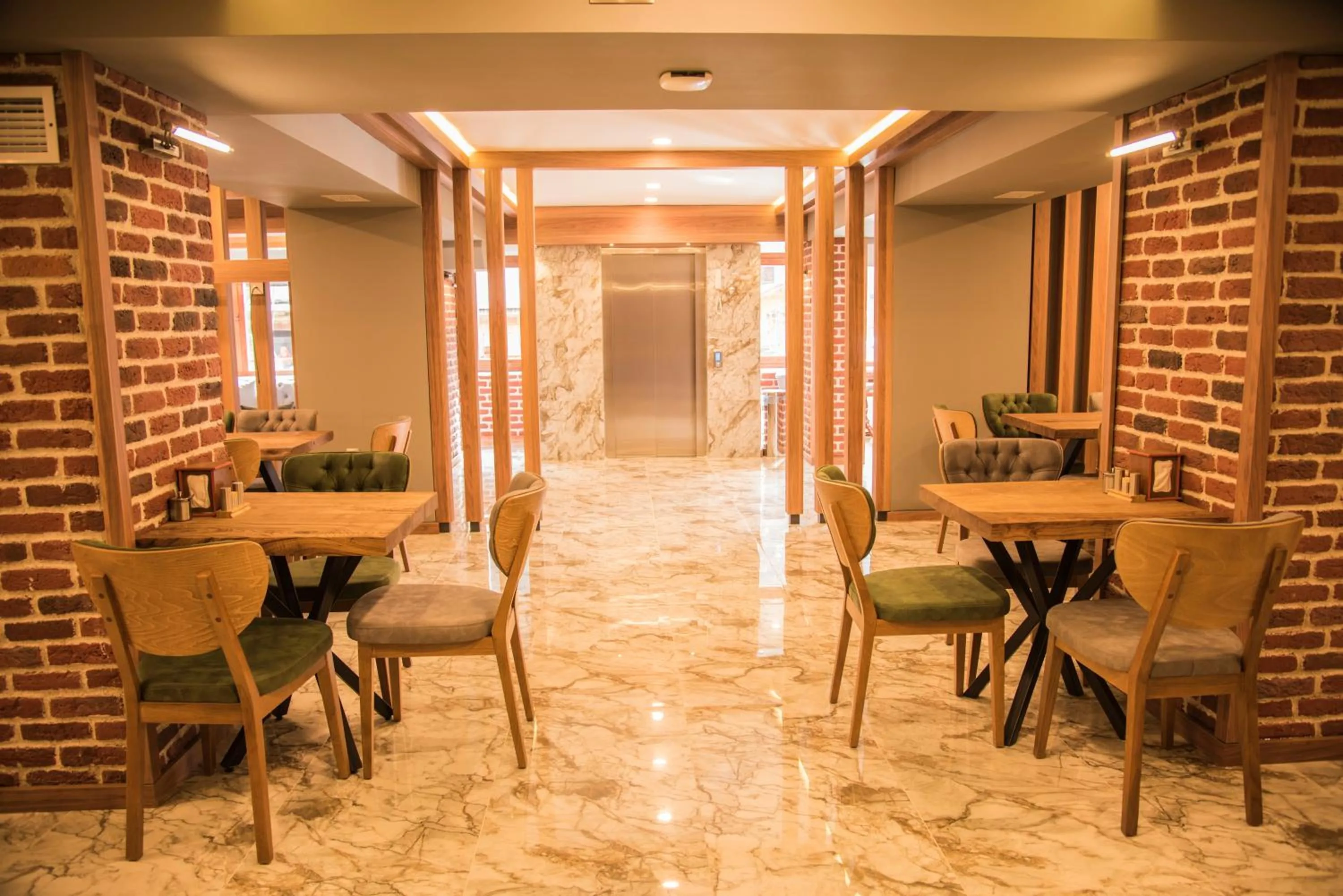 Restaurant/places to eat in Elif Inan Hotel