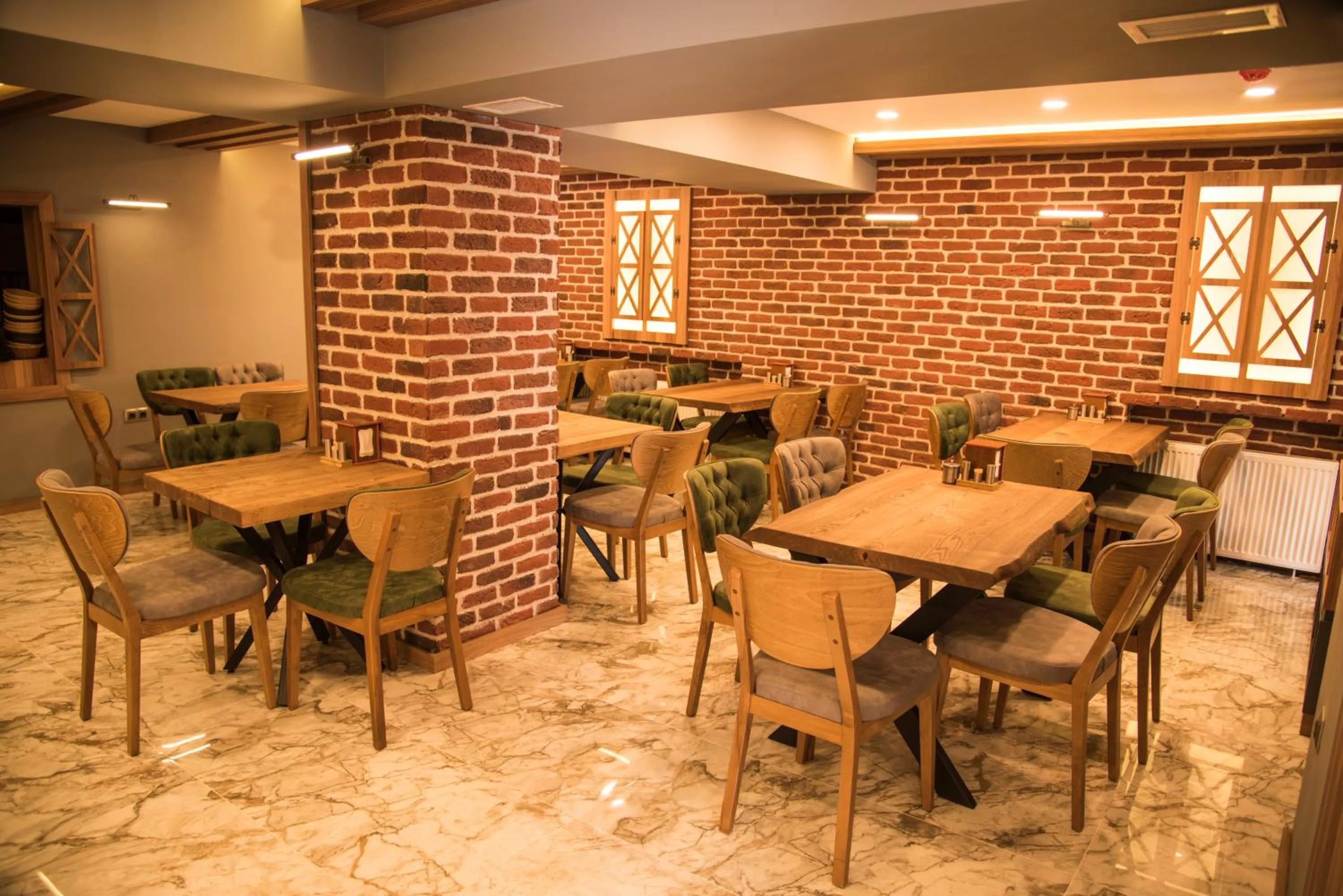 Restaurant/places to eat in Elif Inan Hotel