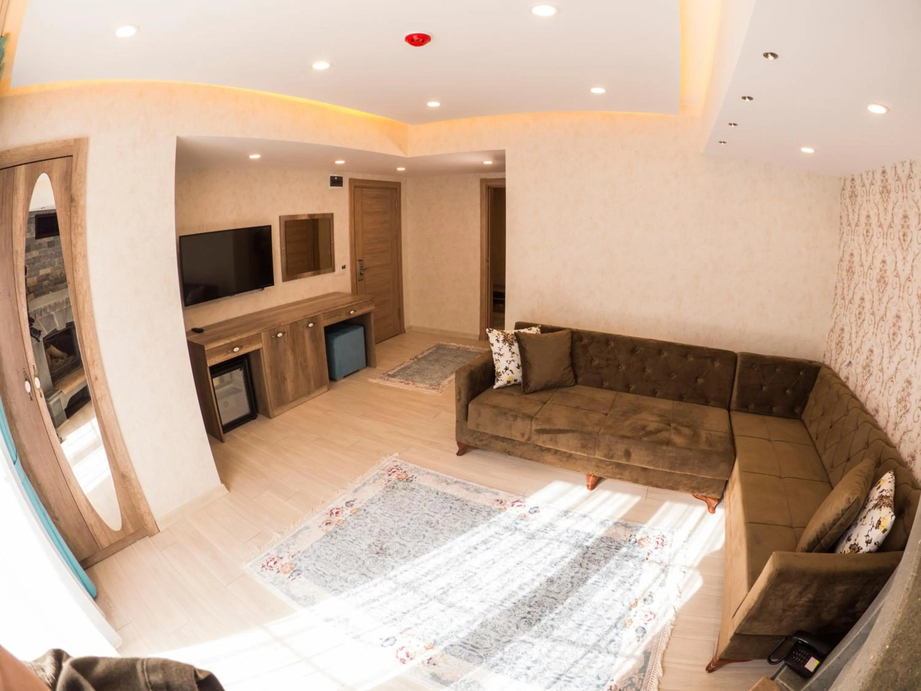 Communal lounge/ TV room in Elif Inan Hotel