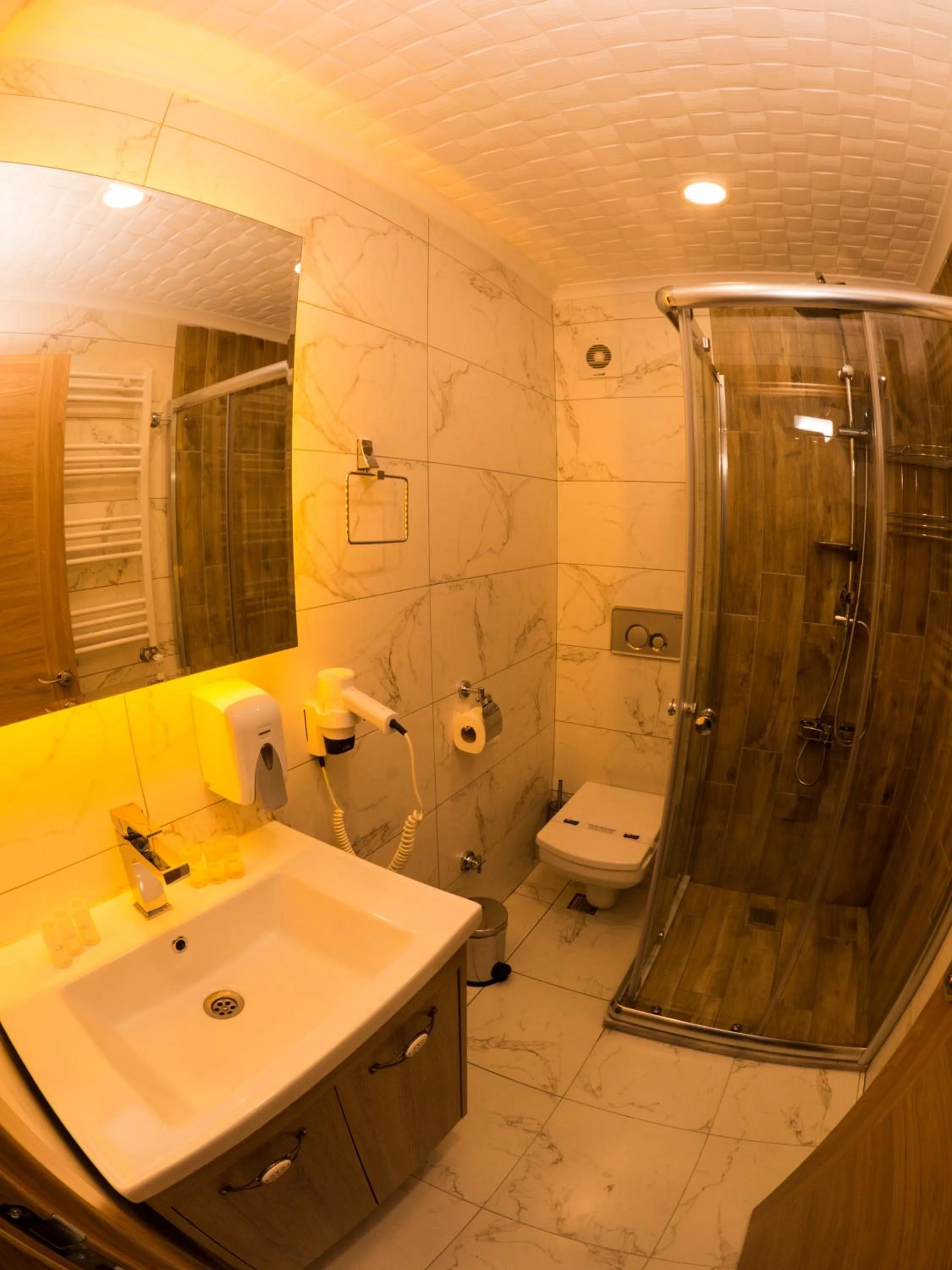 Shower in Elif Inan Hotel