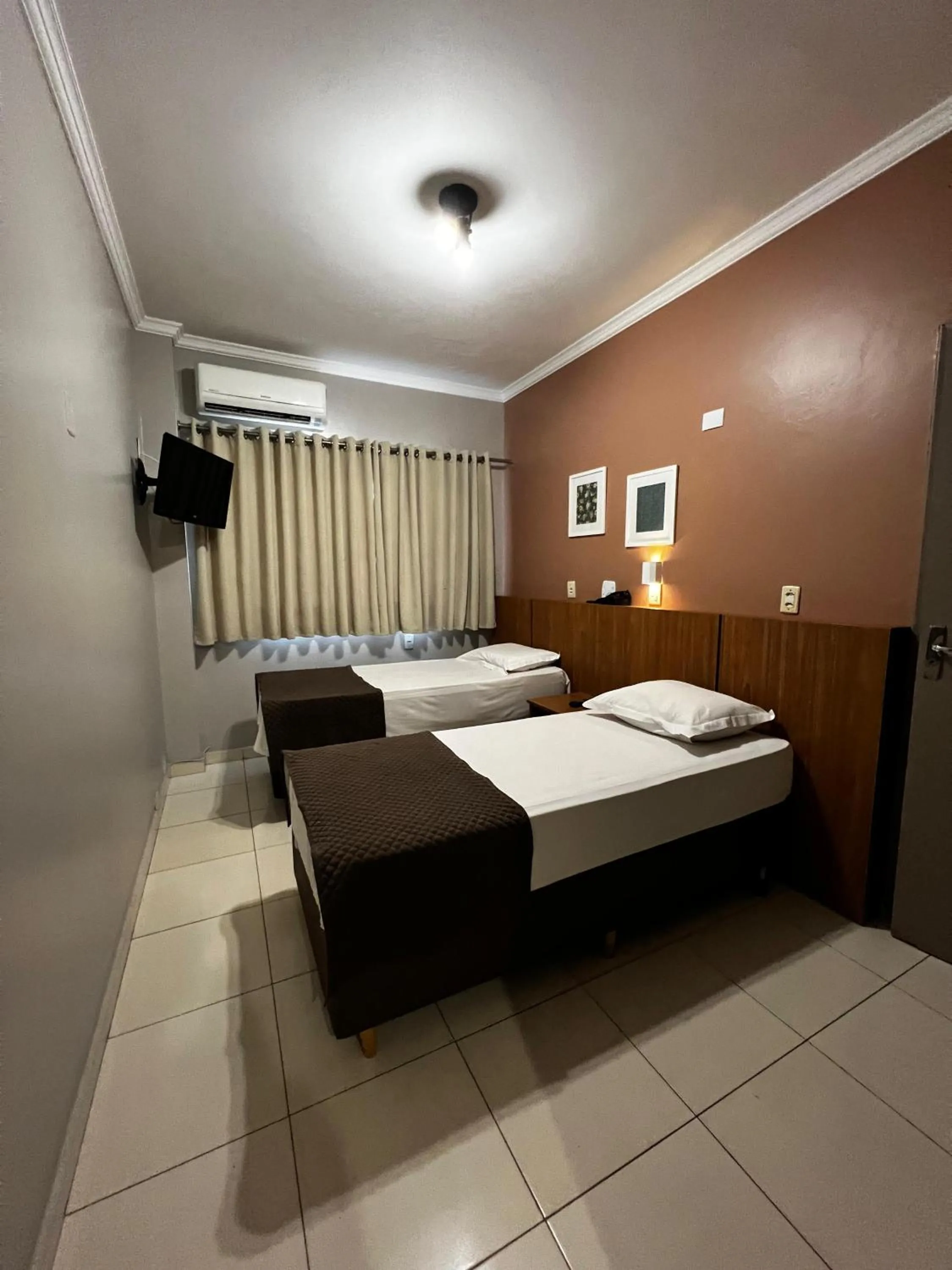 TV and multimedia, Bed in Hotel Astória Maringá