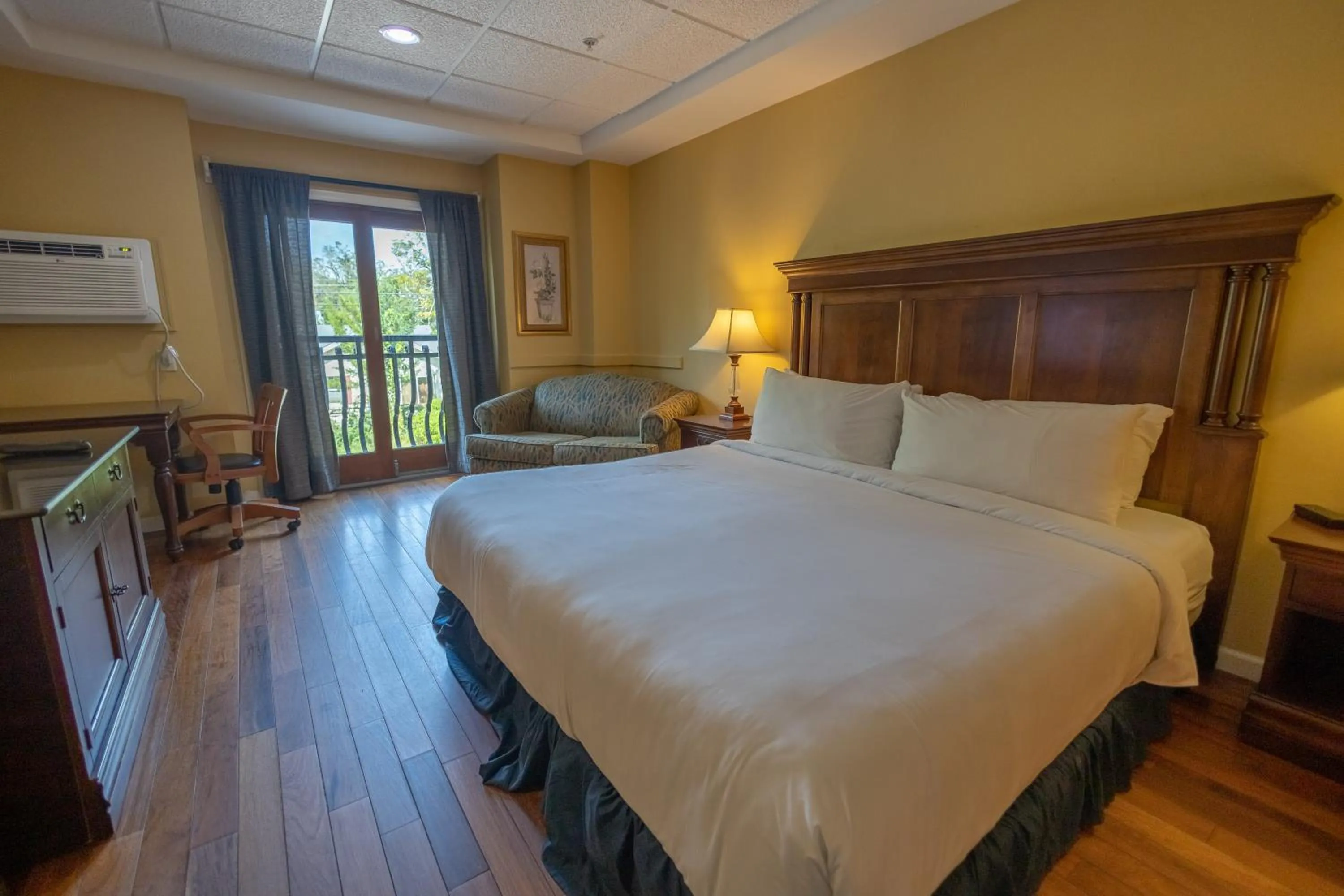 Photo of the whole room, Bed in Ocean Inn & Suites