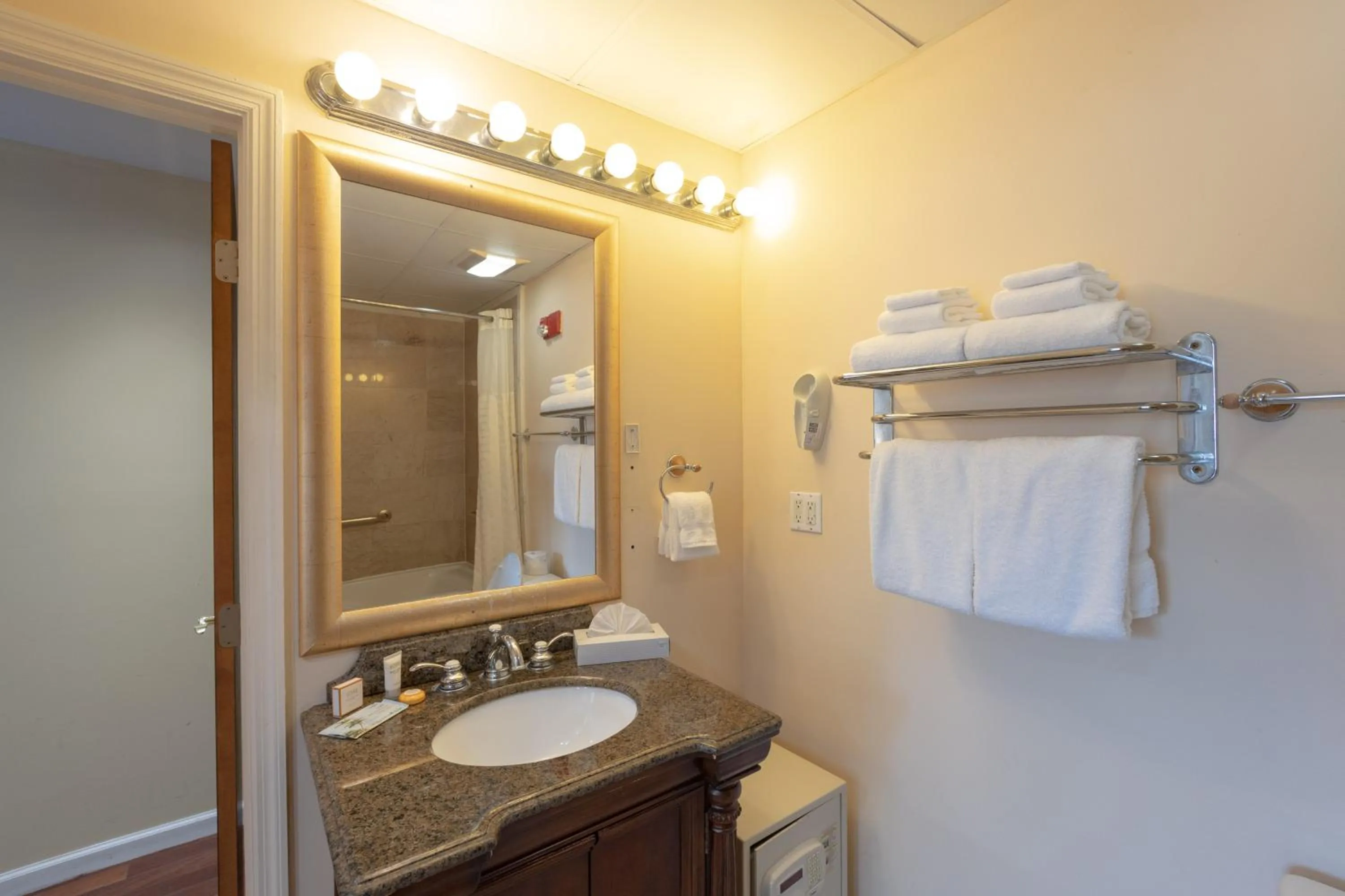 Bathroom in Ocean Inn & Suites