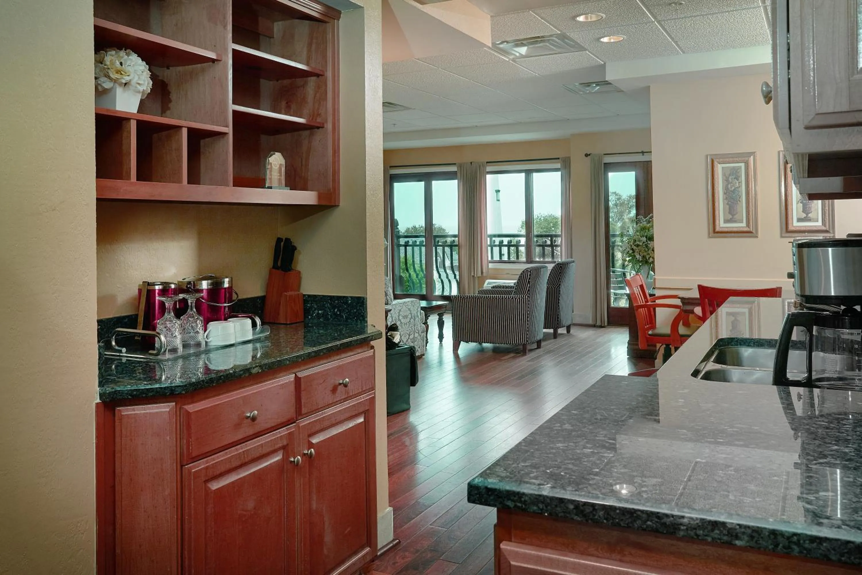 Coffee/tea facilities in Ocean Inn & Suites