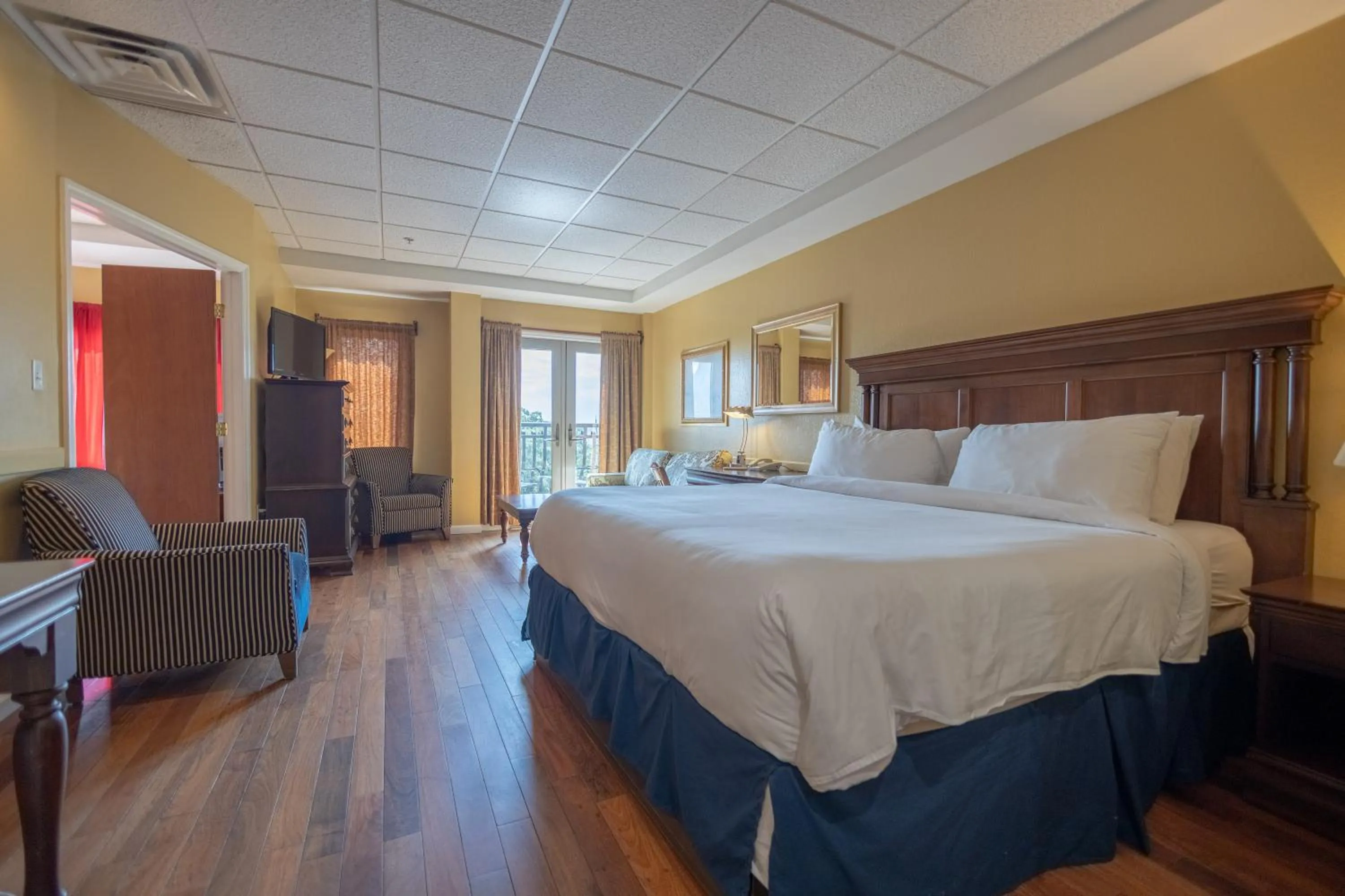 Bed in Ocean Inn & Suites