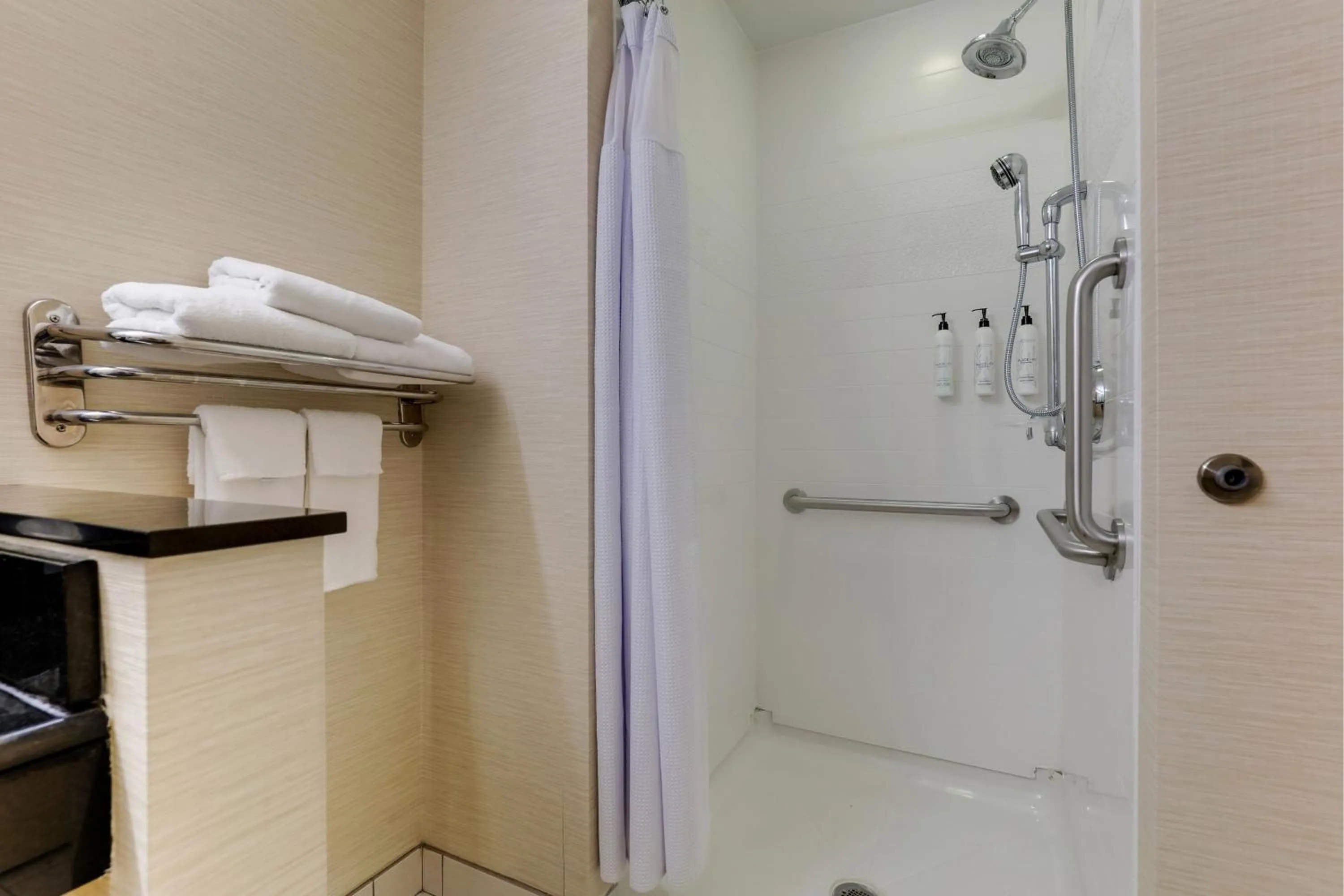 Bathroom in Fairfield Inn and Suites Hutchinson