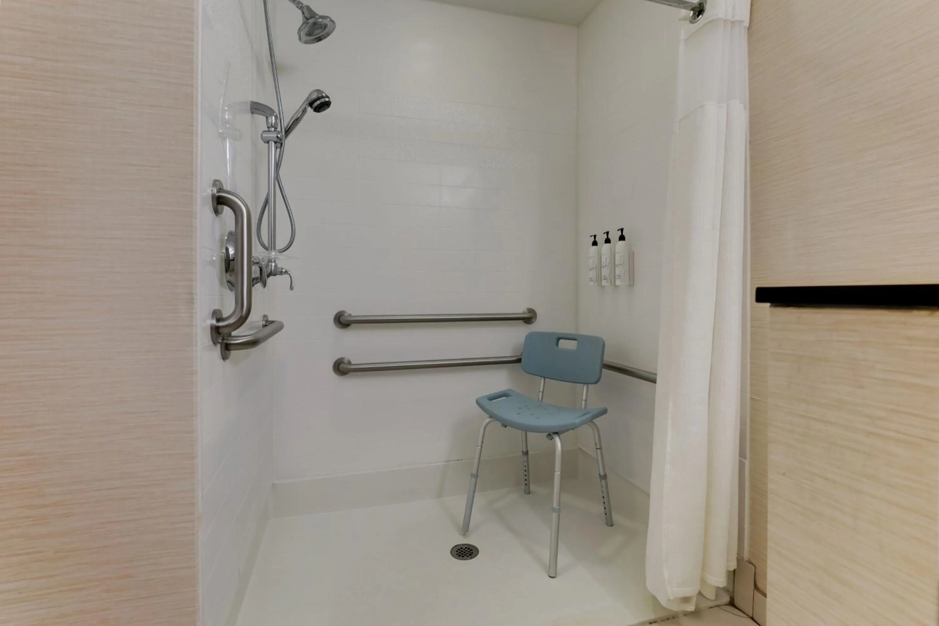 Bathroom in Fairfield Inn and Suites Hutchinson