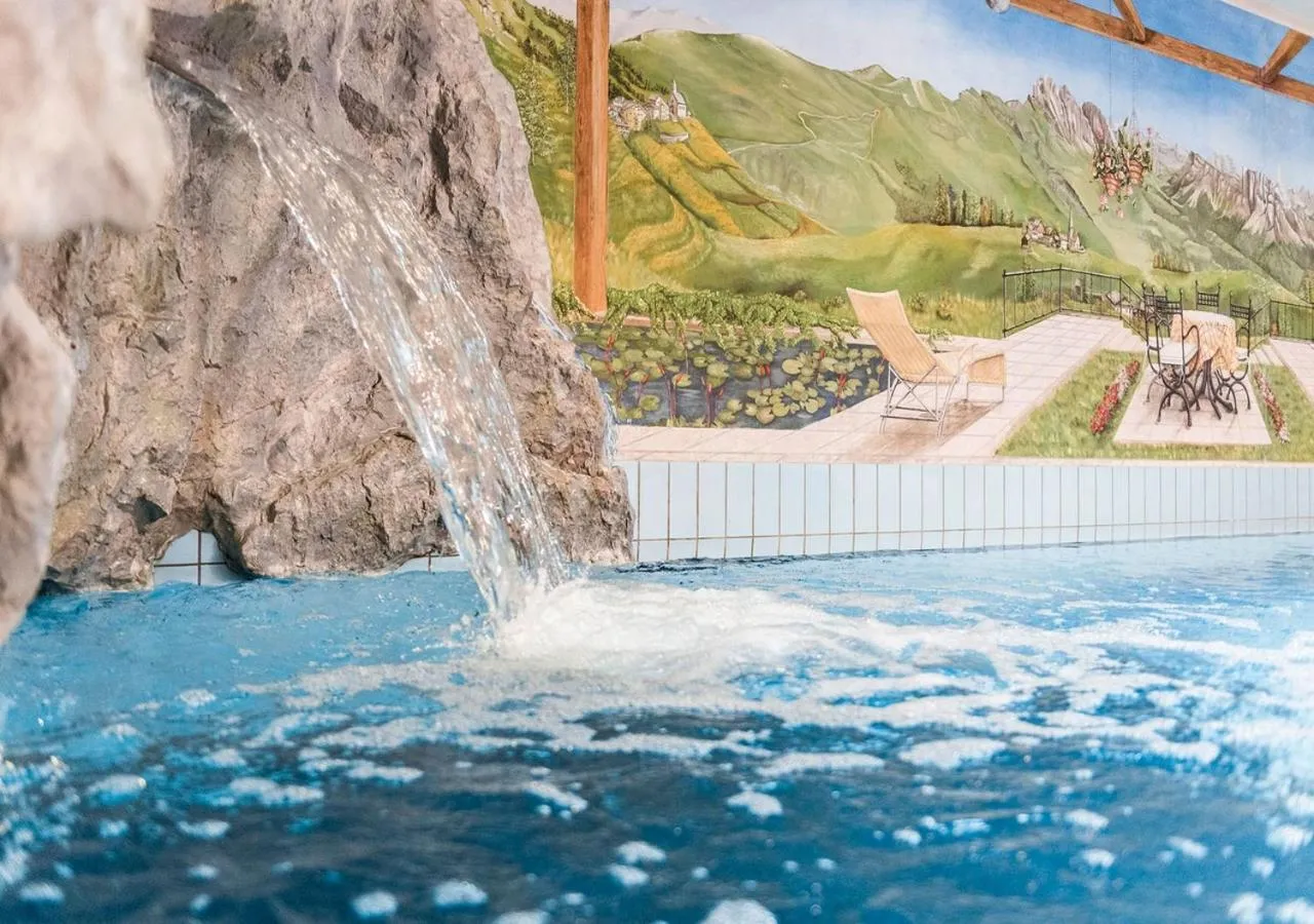 Swimming pool in Wellness Residence Villa Leck