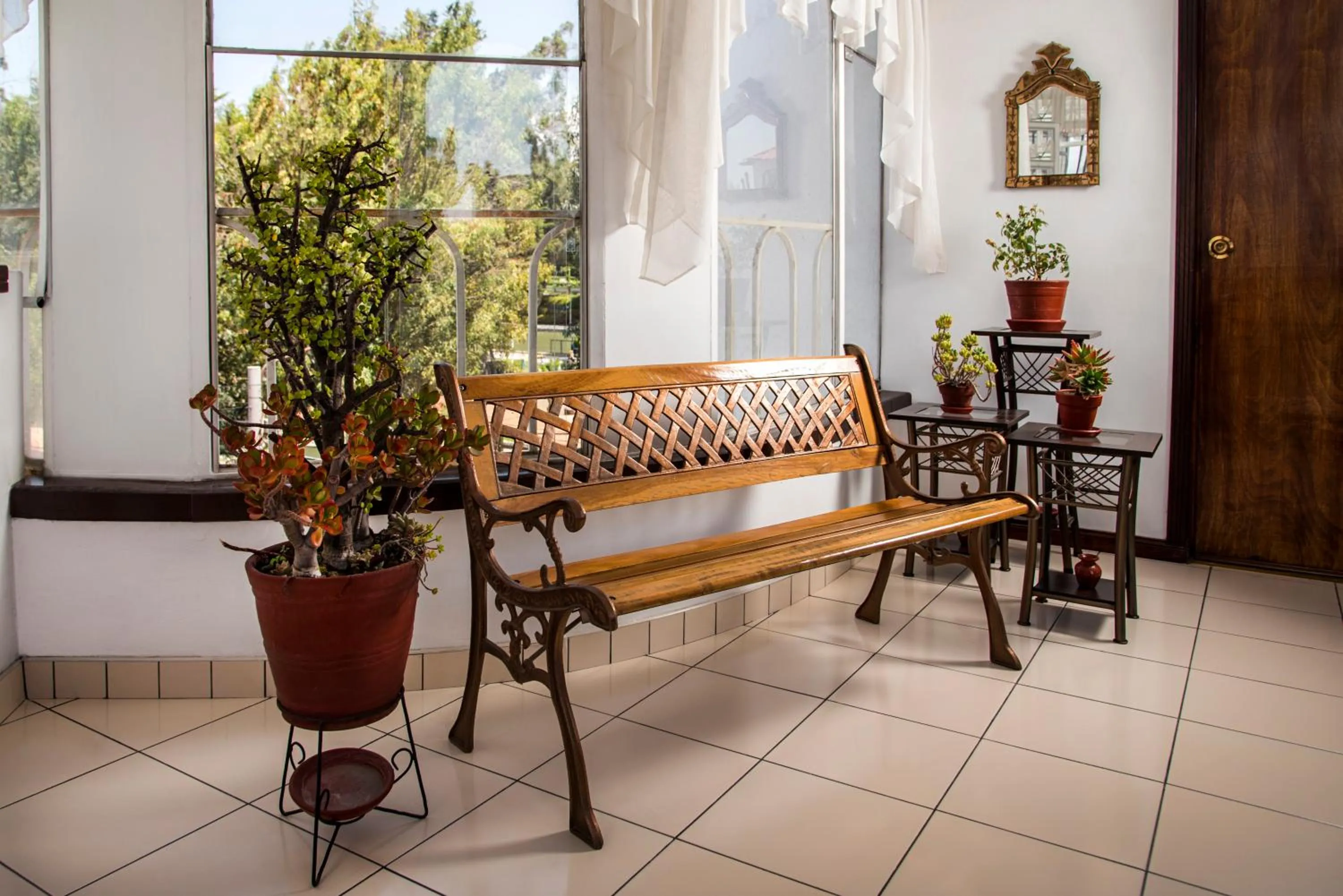 Seating area in Hotel Benavides