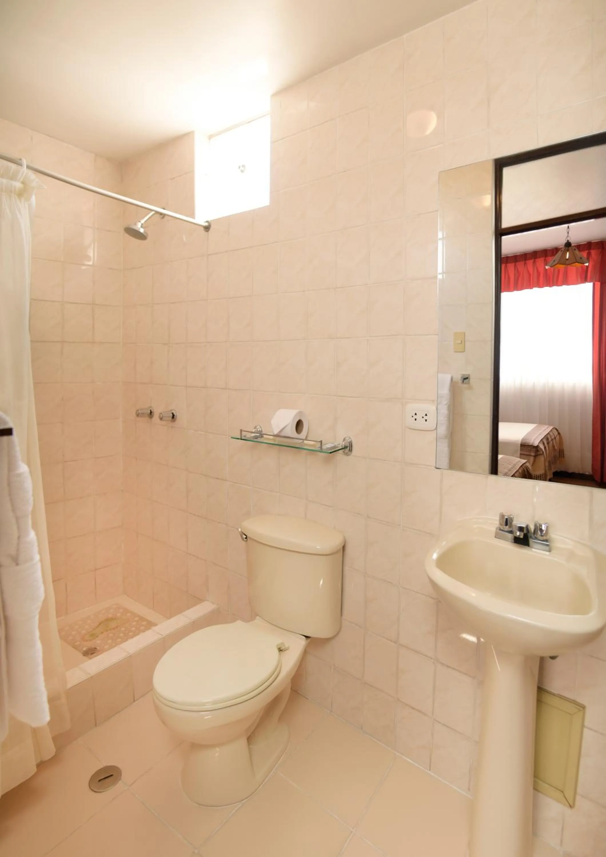 Shower in Hotel Benavides