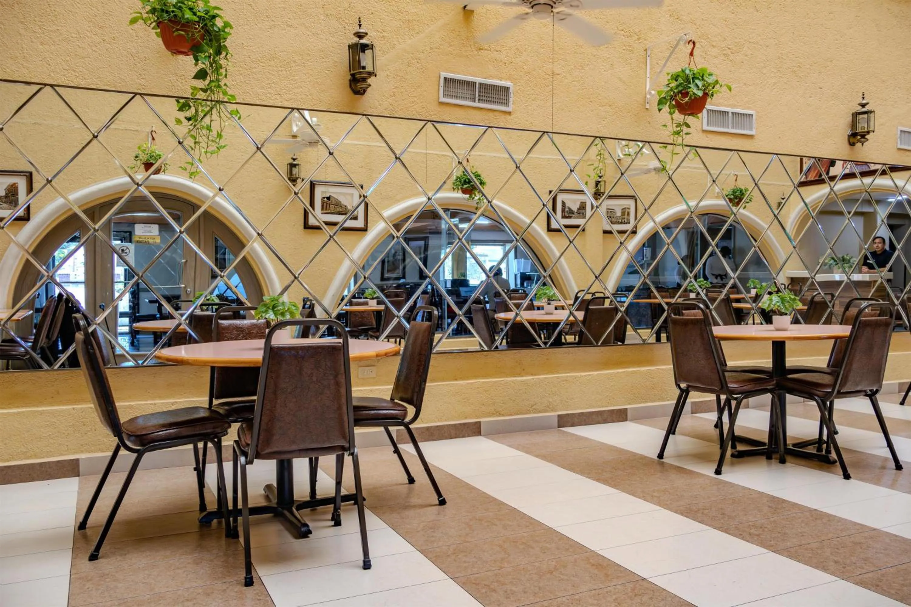 Restaurant/places to eat in Best Western Hotel Plaza Matamoros