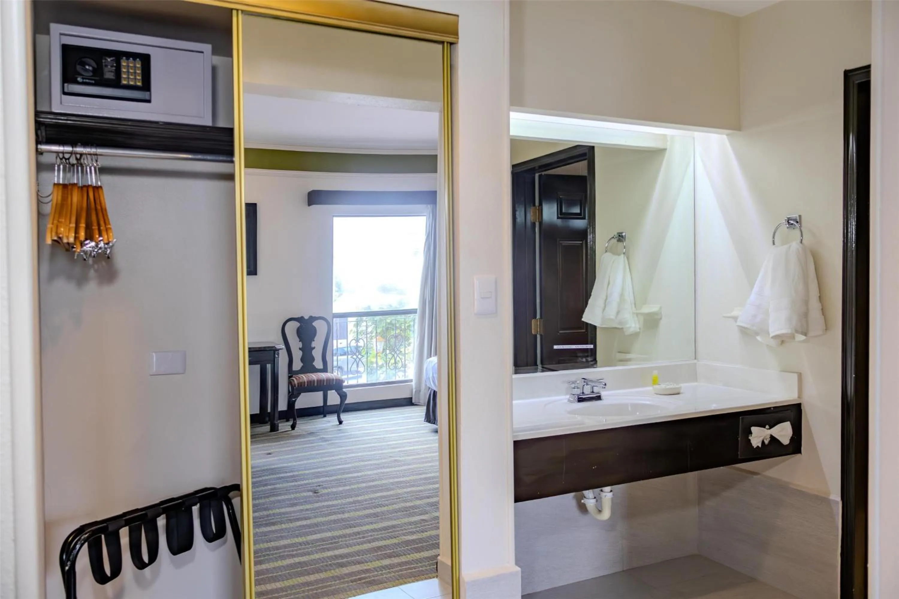 Photo of the whole room in Best Western Hotel Plaza Matamoros