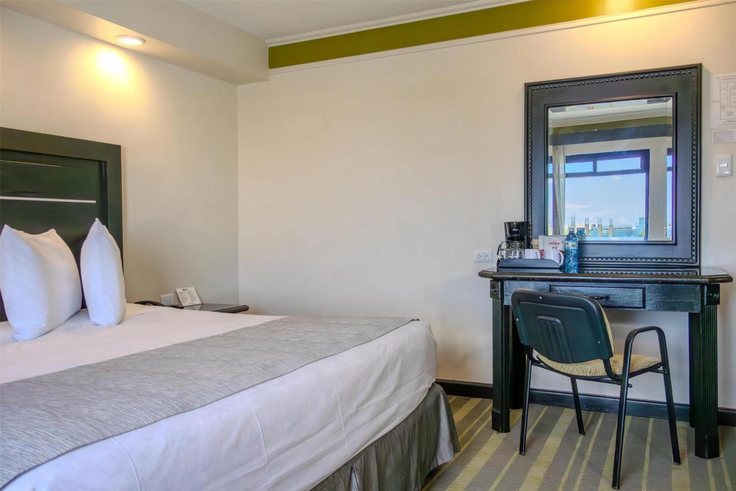 Bedroom, Bed in Best Western Hotel Plaza Matamoros