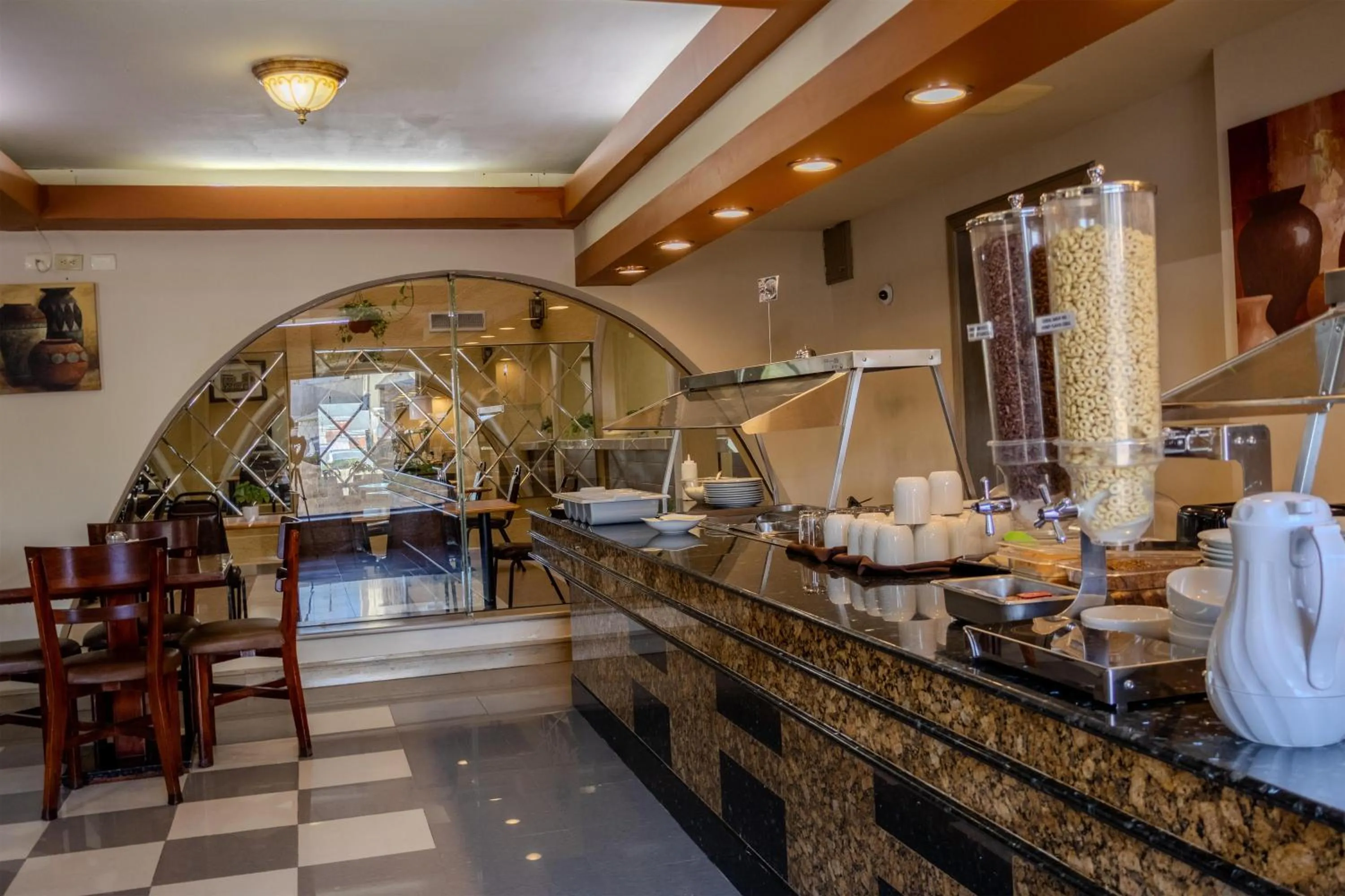 Restaurant/places to eat in Best Western Hotel Plaza Matamoros