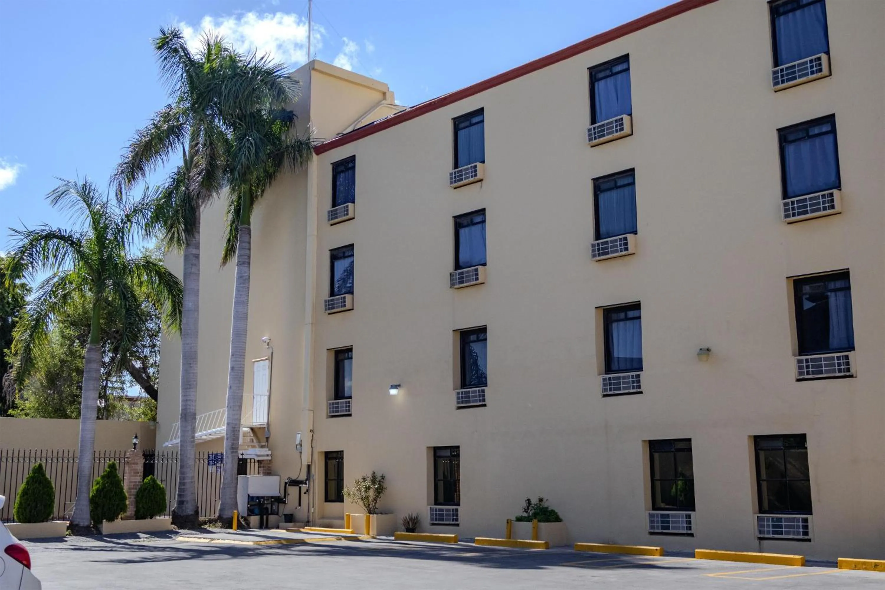 Property building in Best Western Hotel Plaza Matamoros