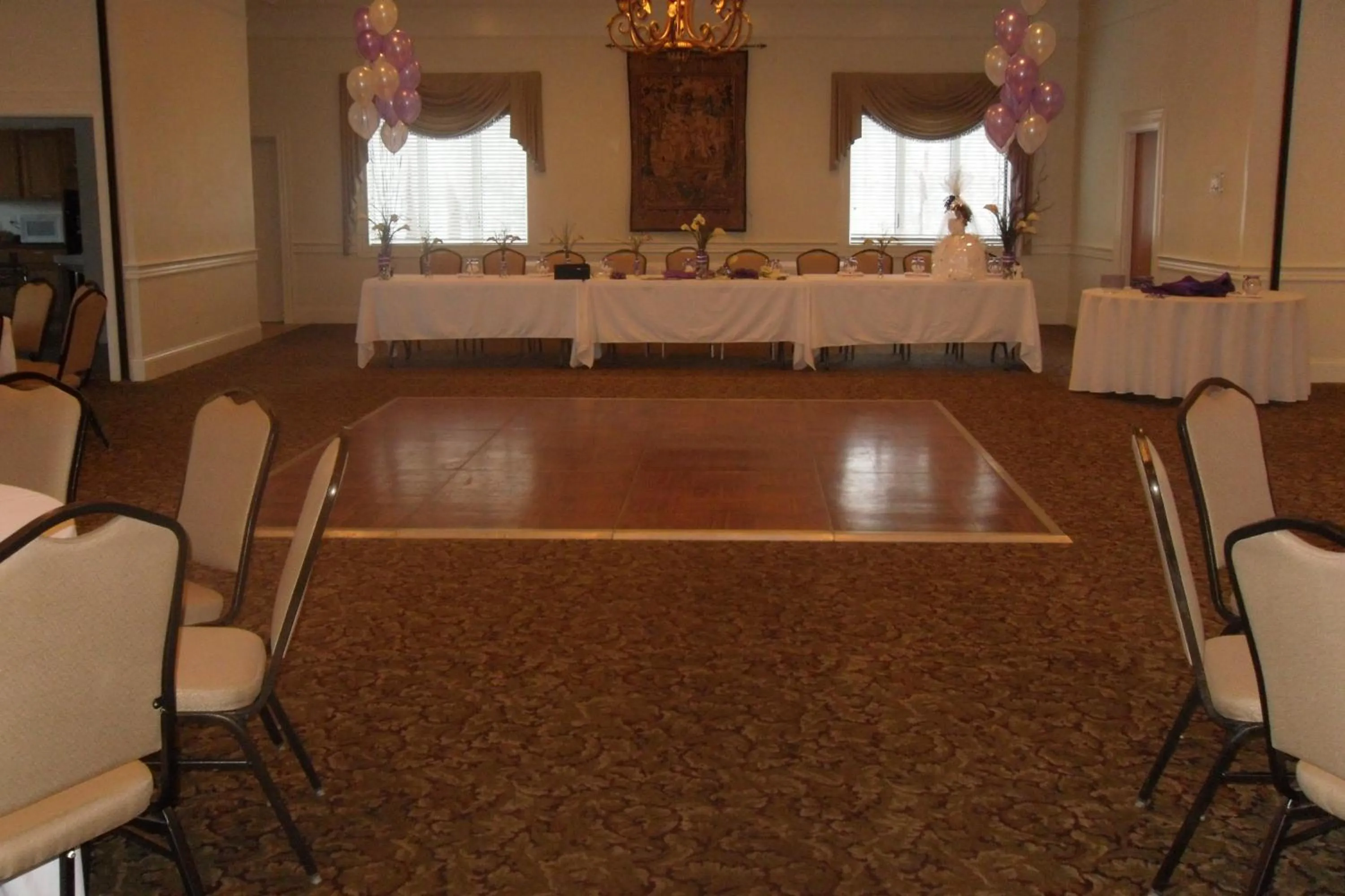 Business facilities in Ramada Limited - Mount Sterling