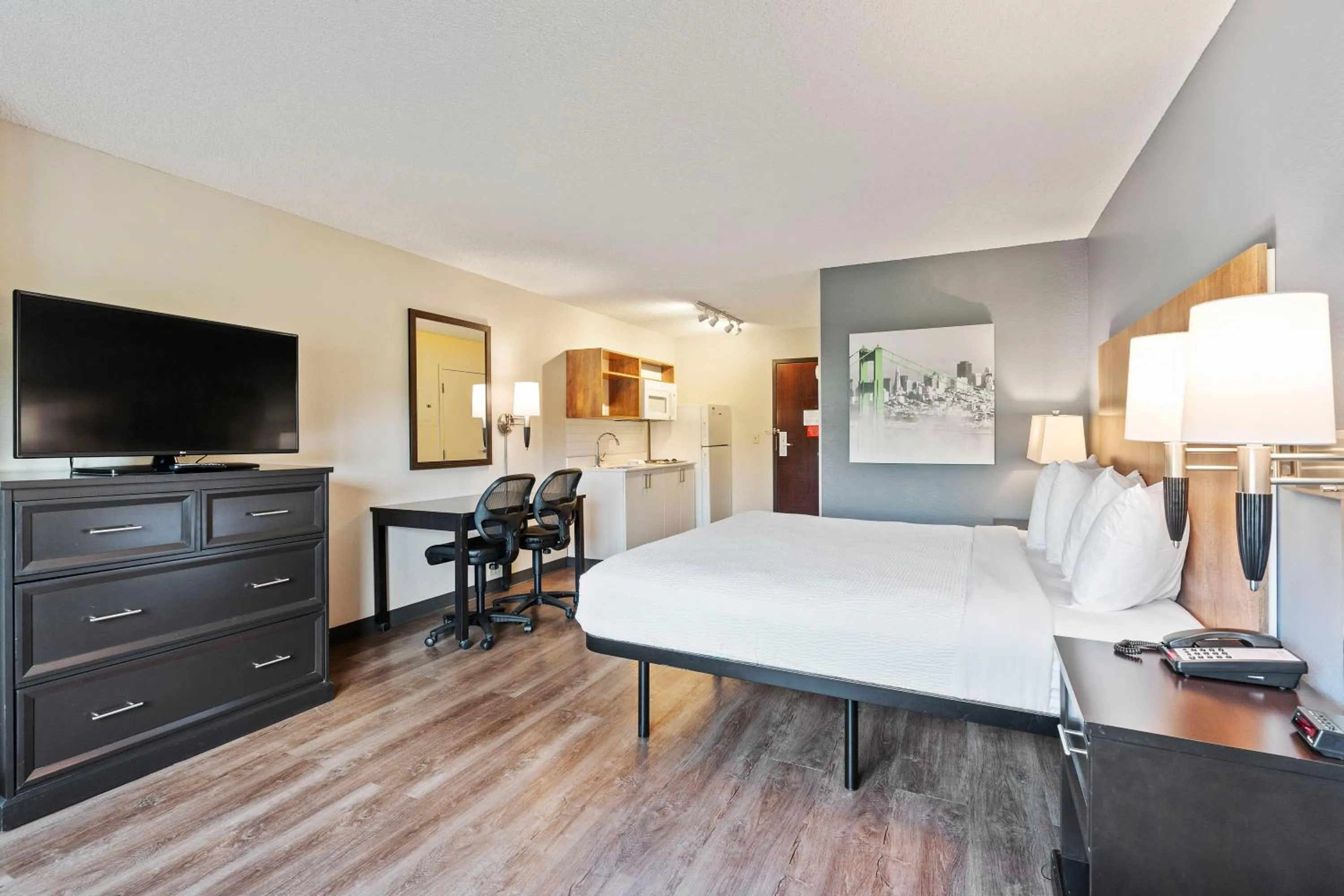 Bed in Extended Stay America Premier Suites - Seattle - Bellevue - Downtown