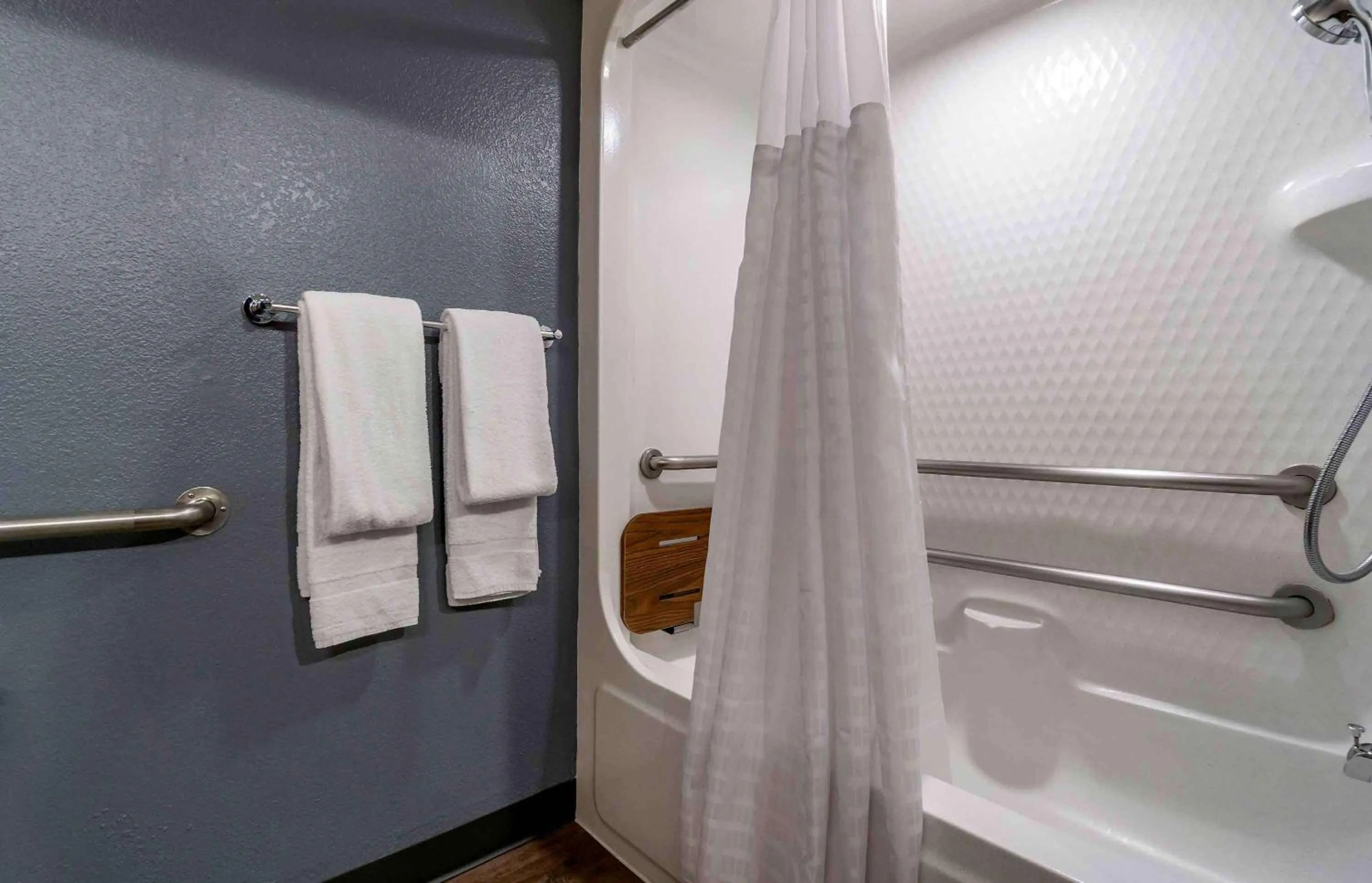 Bathroom in Extended Stay America Premier Suites - Seattle - Bellevue - Downtown