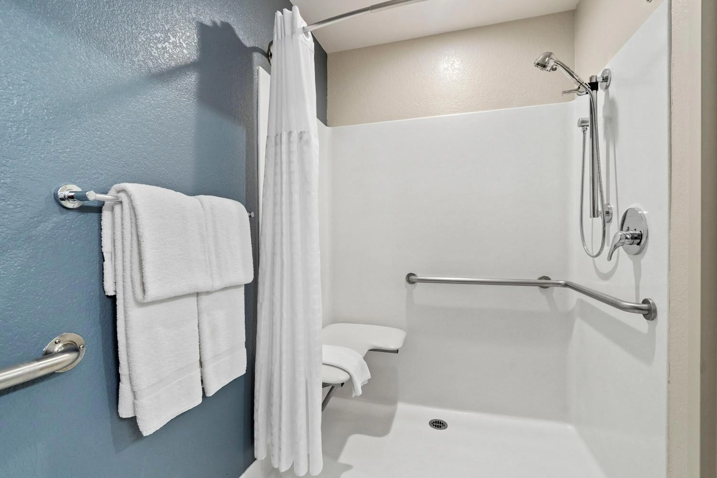 Bathroom in Extended Stay America Premier Suites - Seattle - Bellevue - Downtown