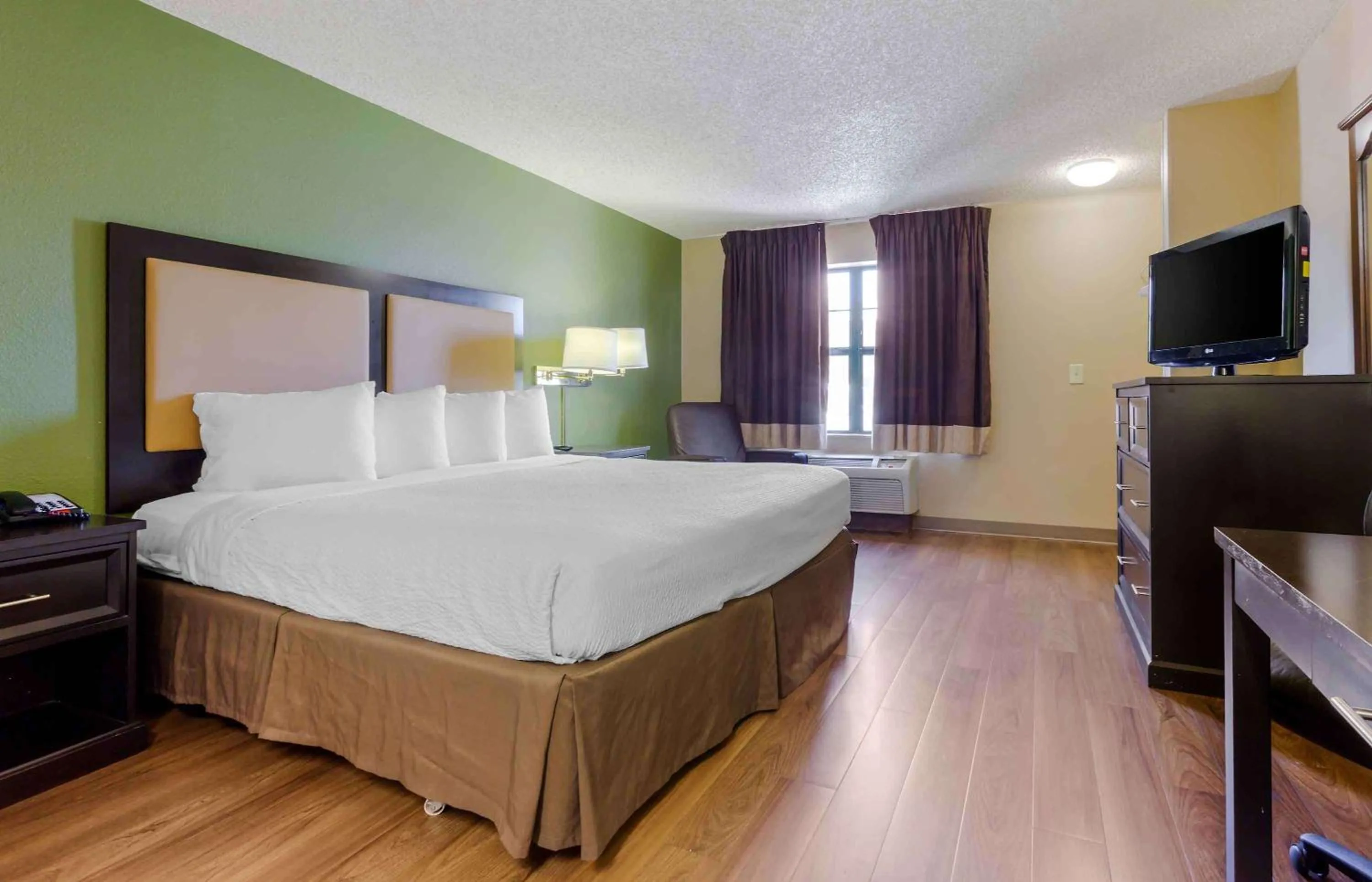 Bedroom, Bed in Extended Stay America Suites - Phoenix - Airport