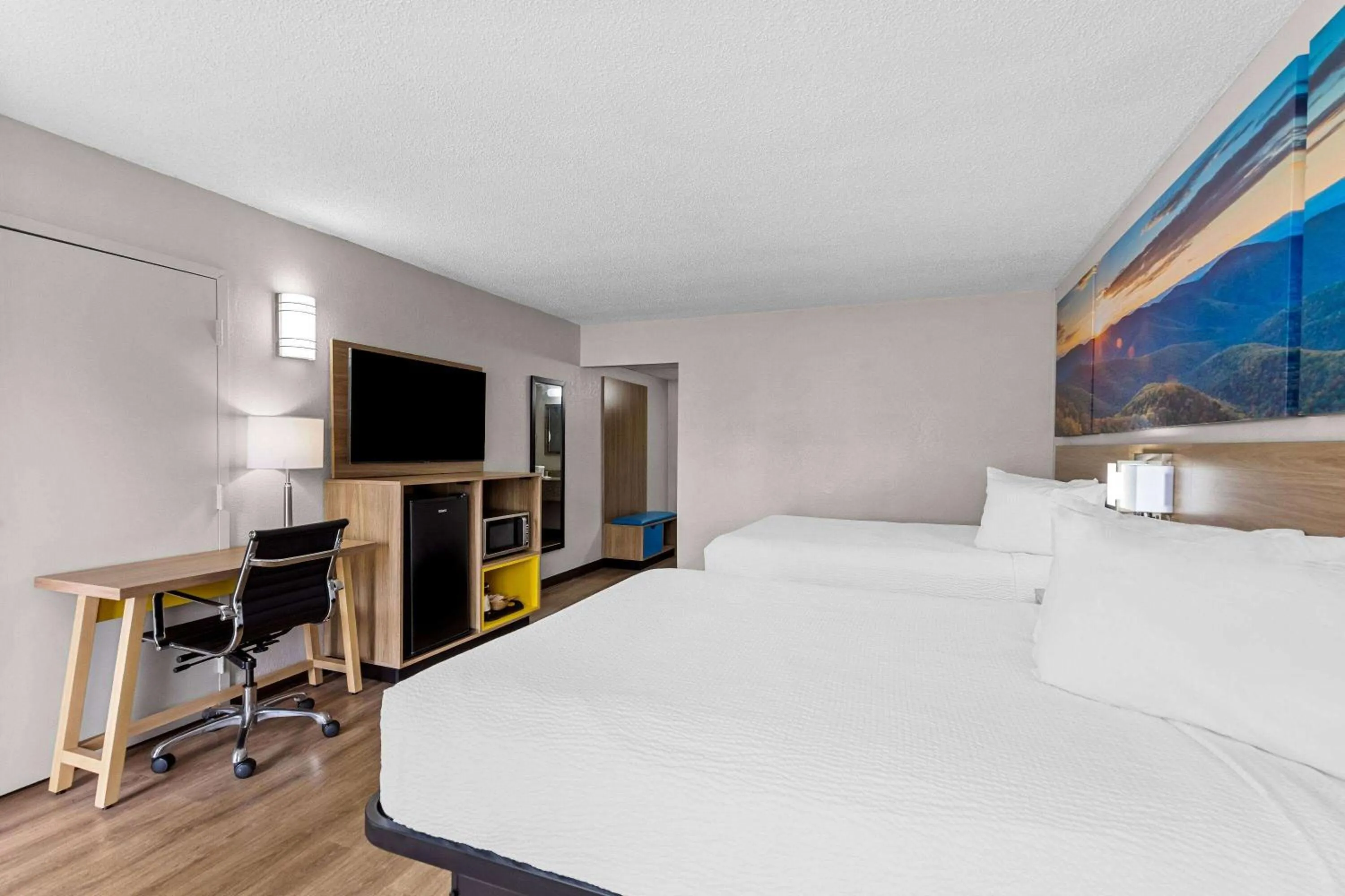 Bed in Days Inn by Wyndham Clayton