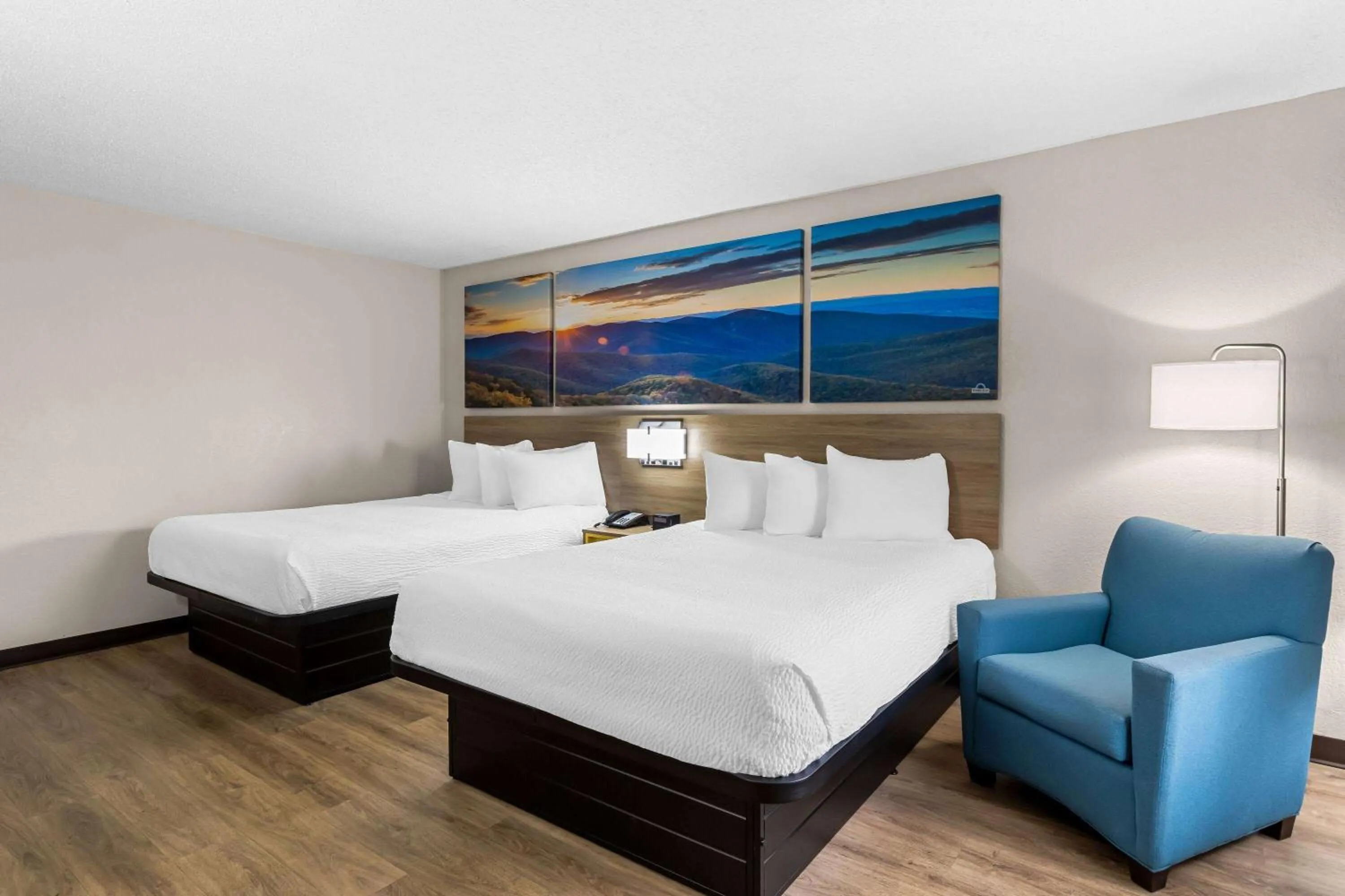Bed in Days Inn by Wyndham Clayton