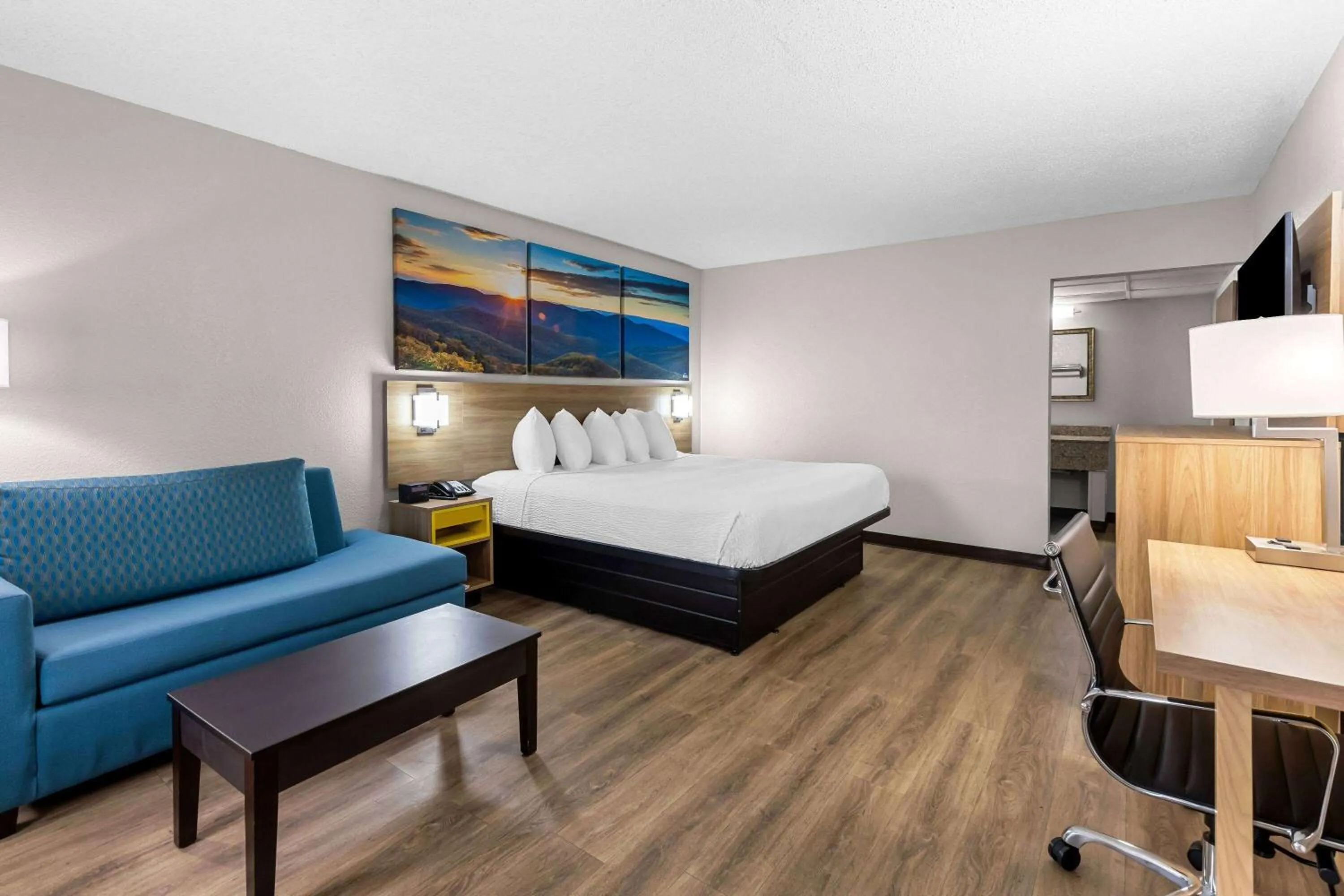 Bed in Days Inn by Wyndham Clayton