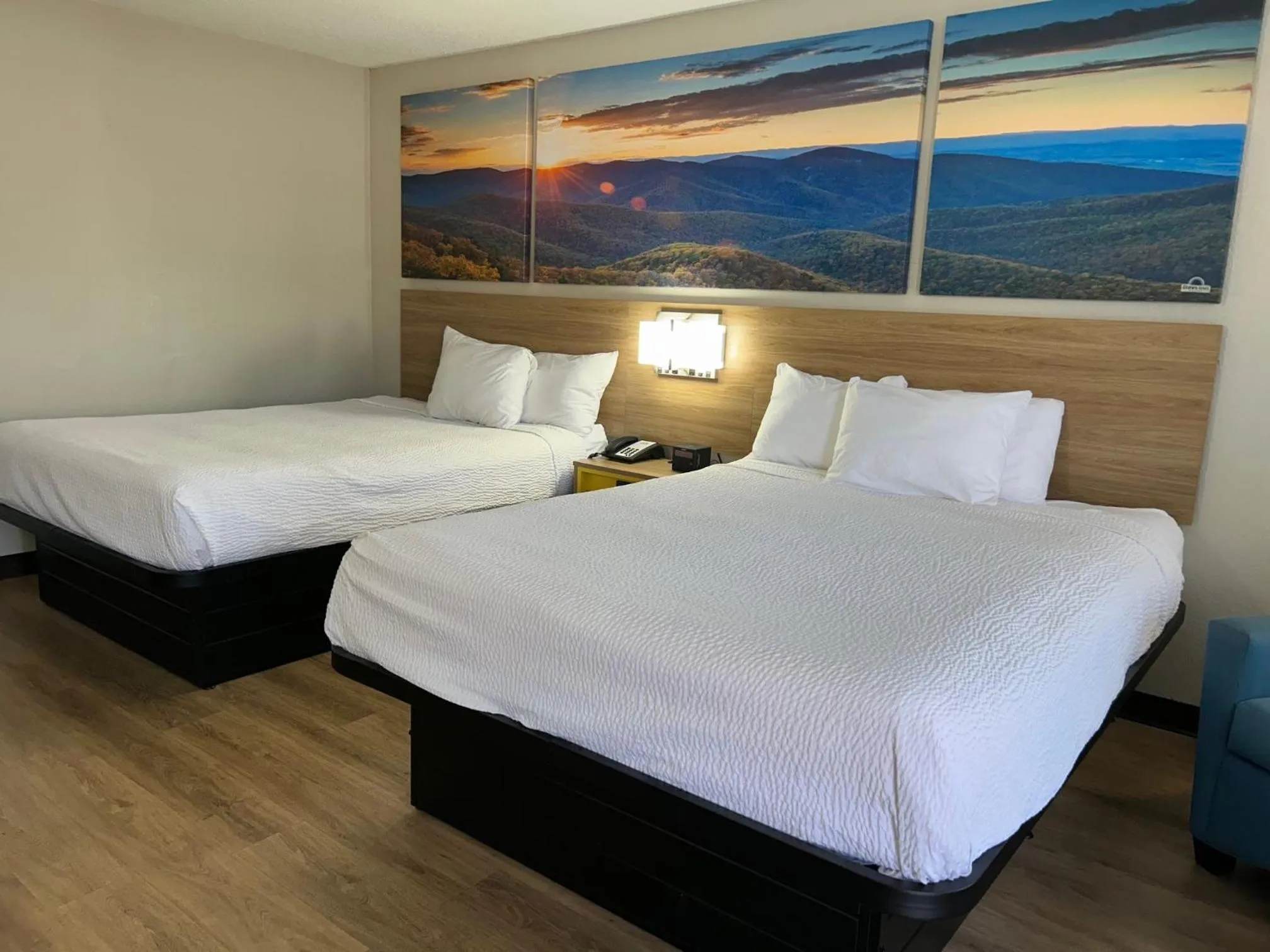 Bed in Days Inn by Wyndham Clayton