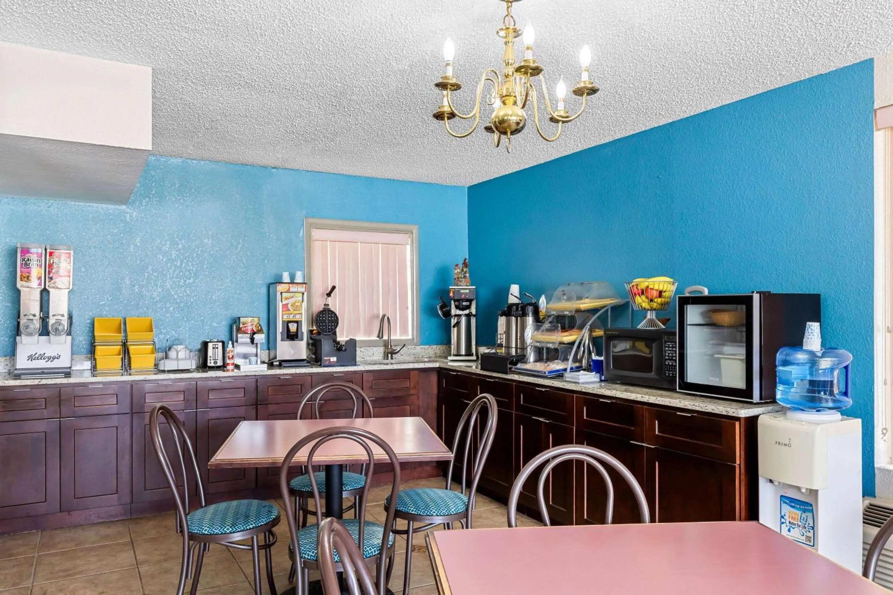 Restaurant/places to eat in Days Inn by Wyndham Clayton