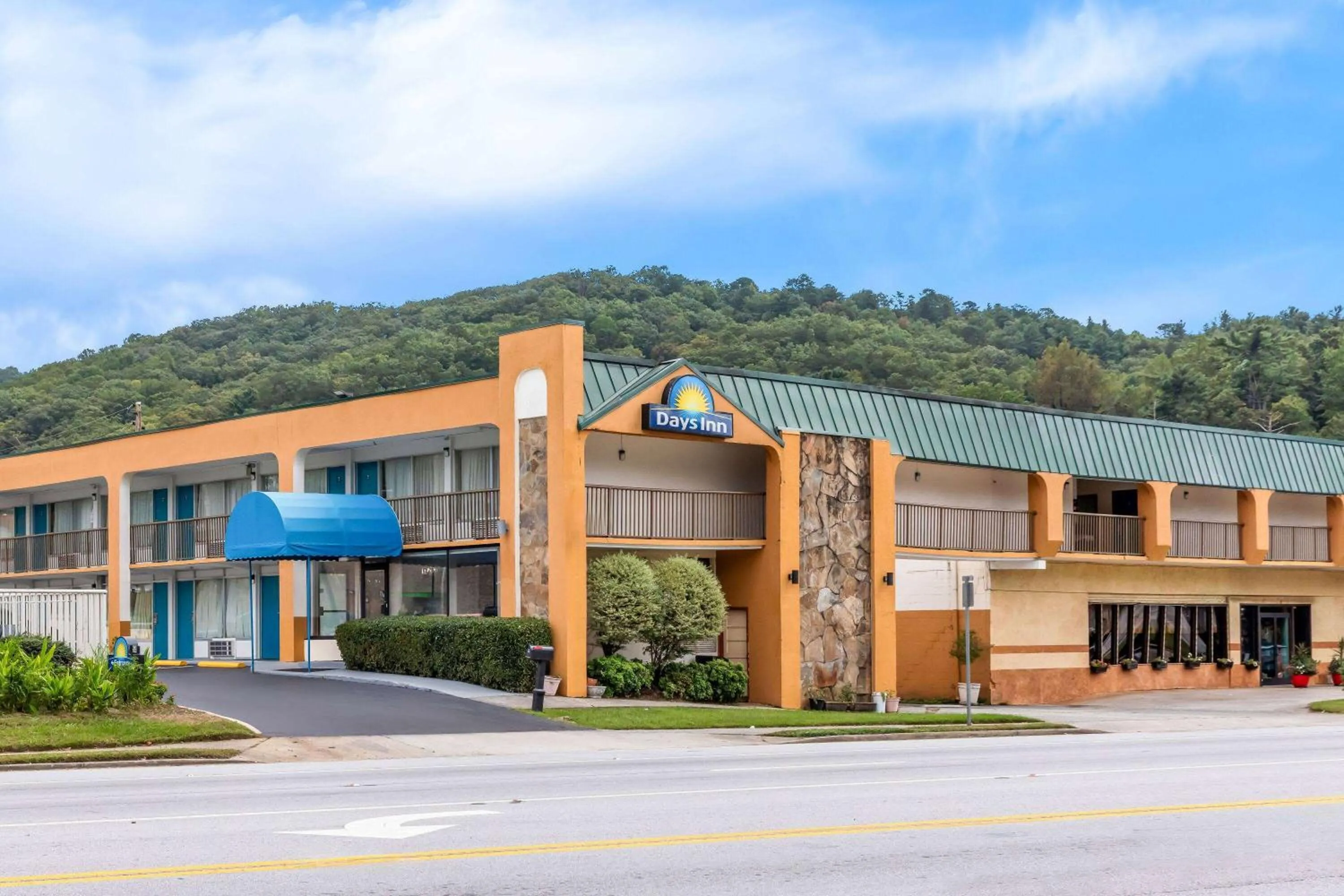 Property building in Days Inn by Wyndham Clayton