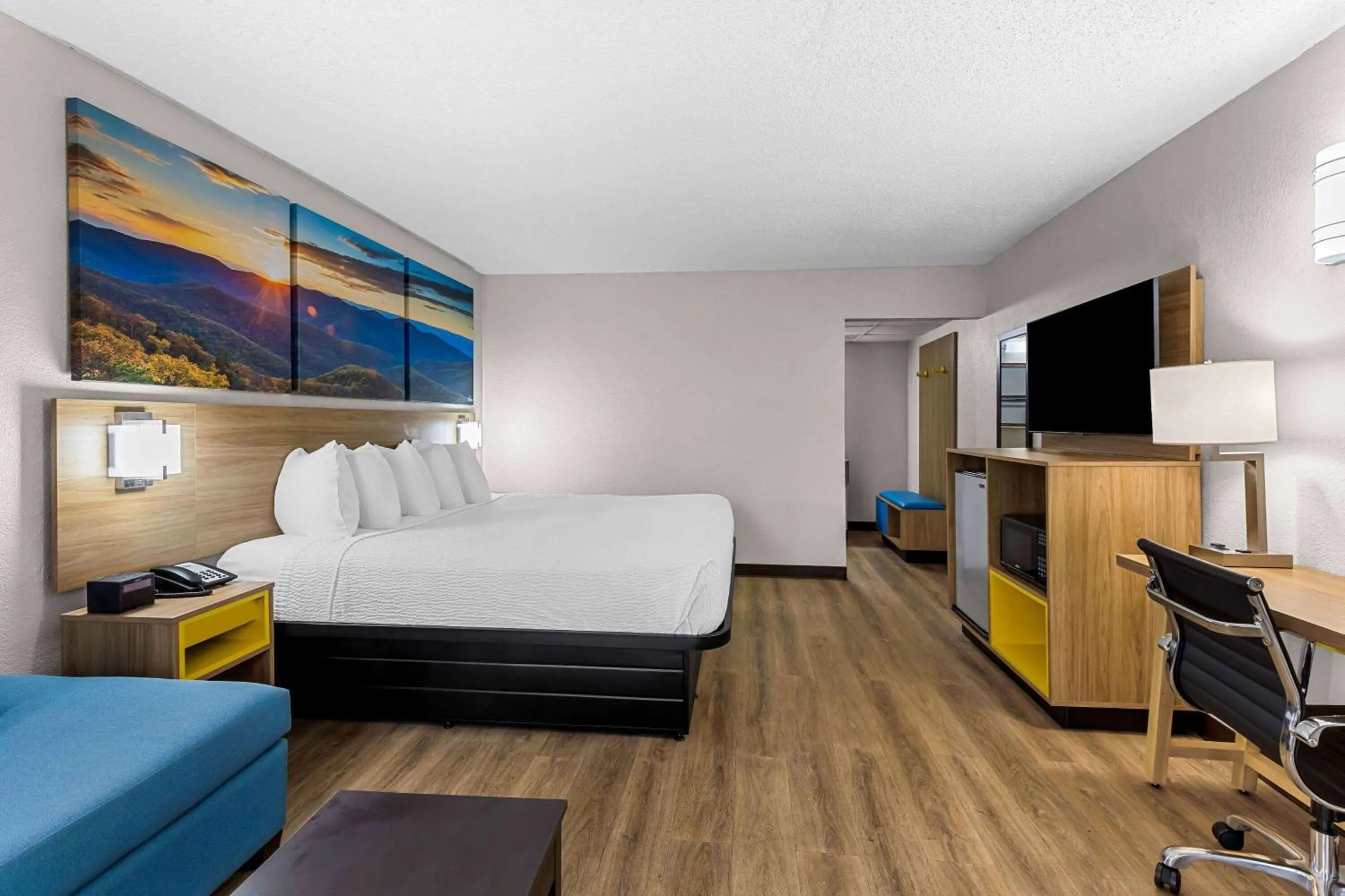 Bed in Days Inn by Wyndham Clayton