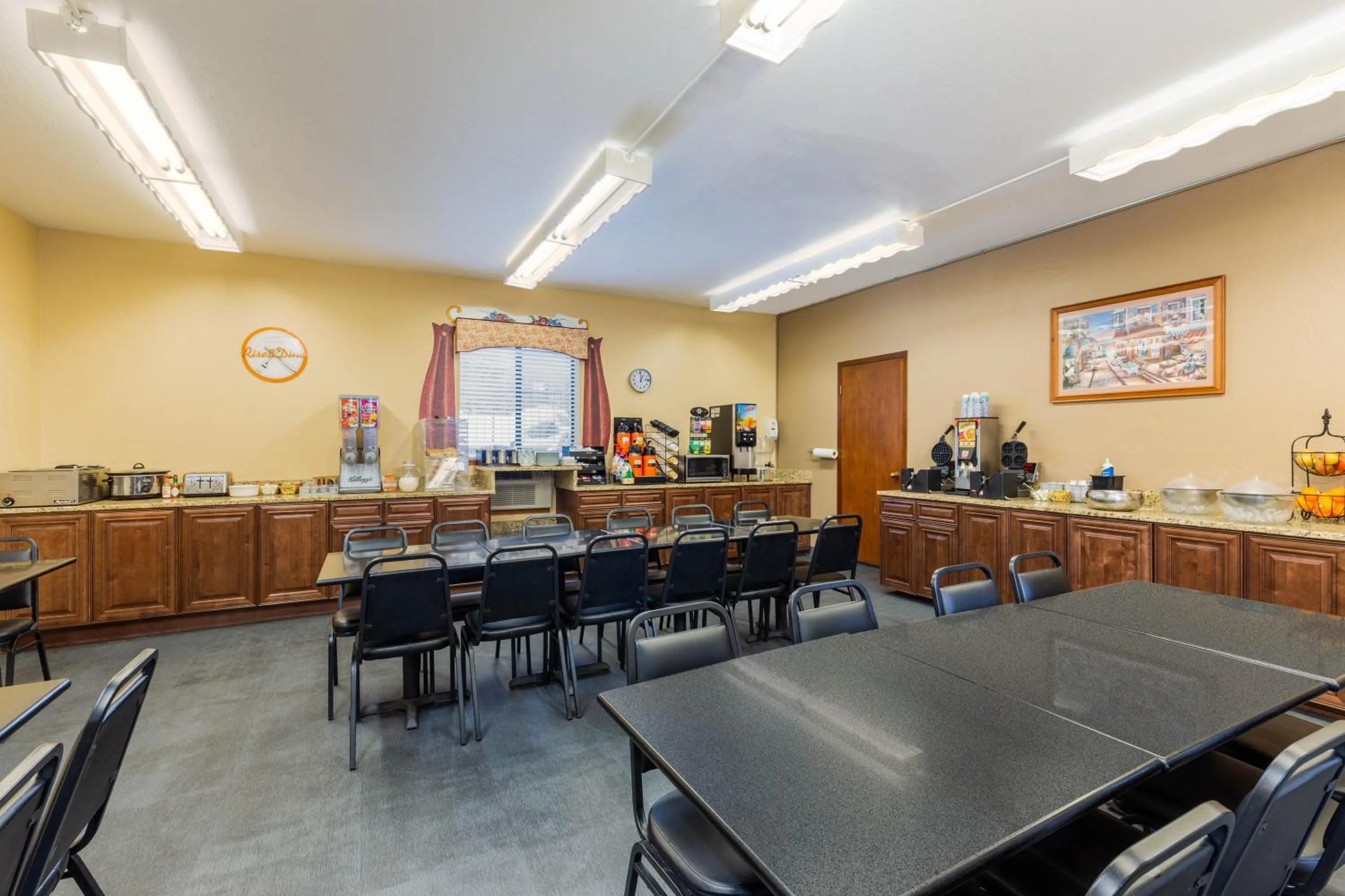 Breakfast in Howard Johnson by Wyndham Leavenworth