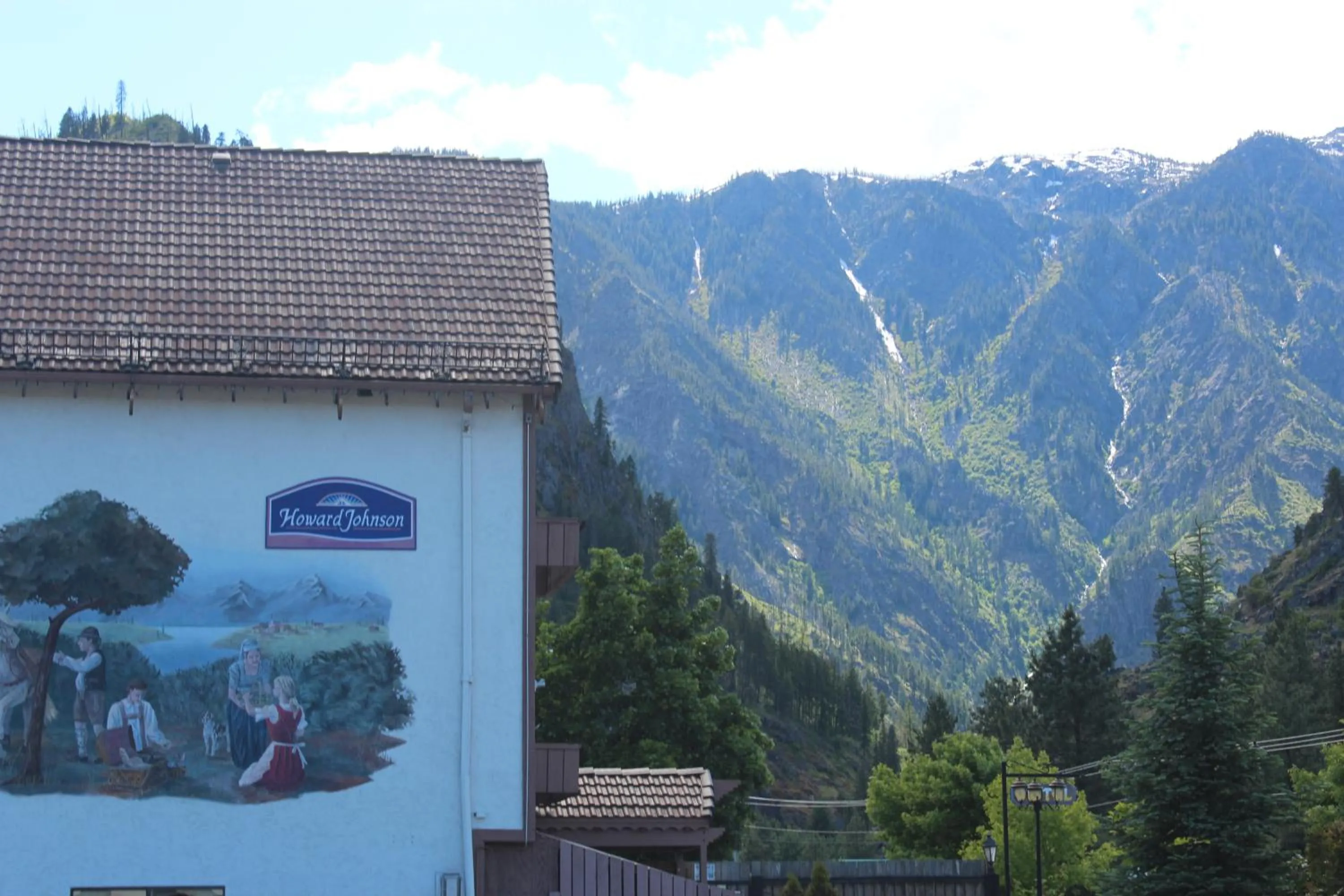 Mountain view in Howard Johnson by Wyndham Leavenworth