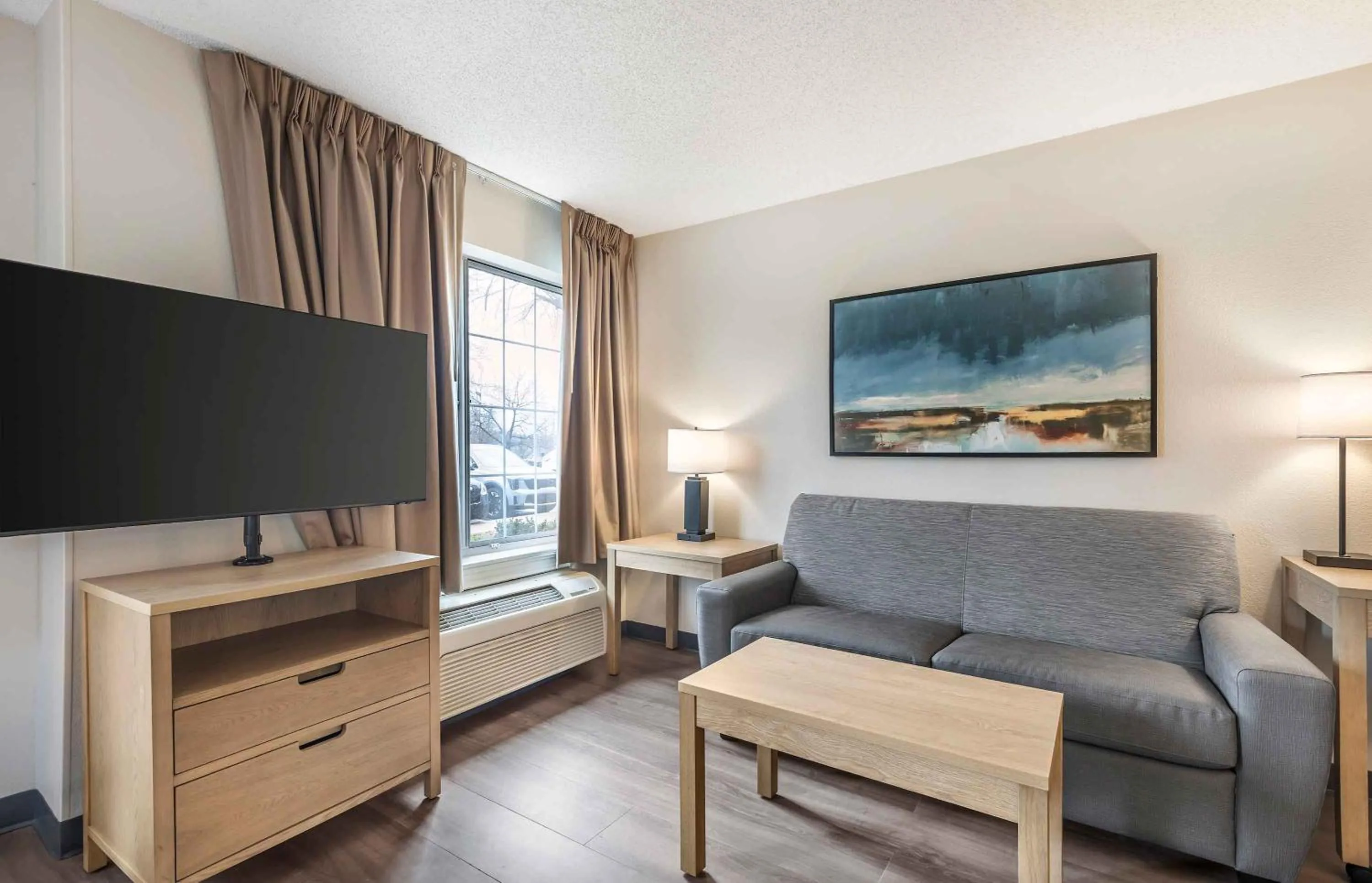 TV and multimedia in Extended Stay America Suites - Washington, DC - Alexandria - Eisenhower Ave