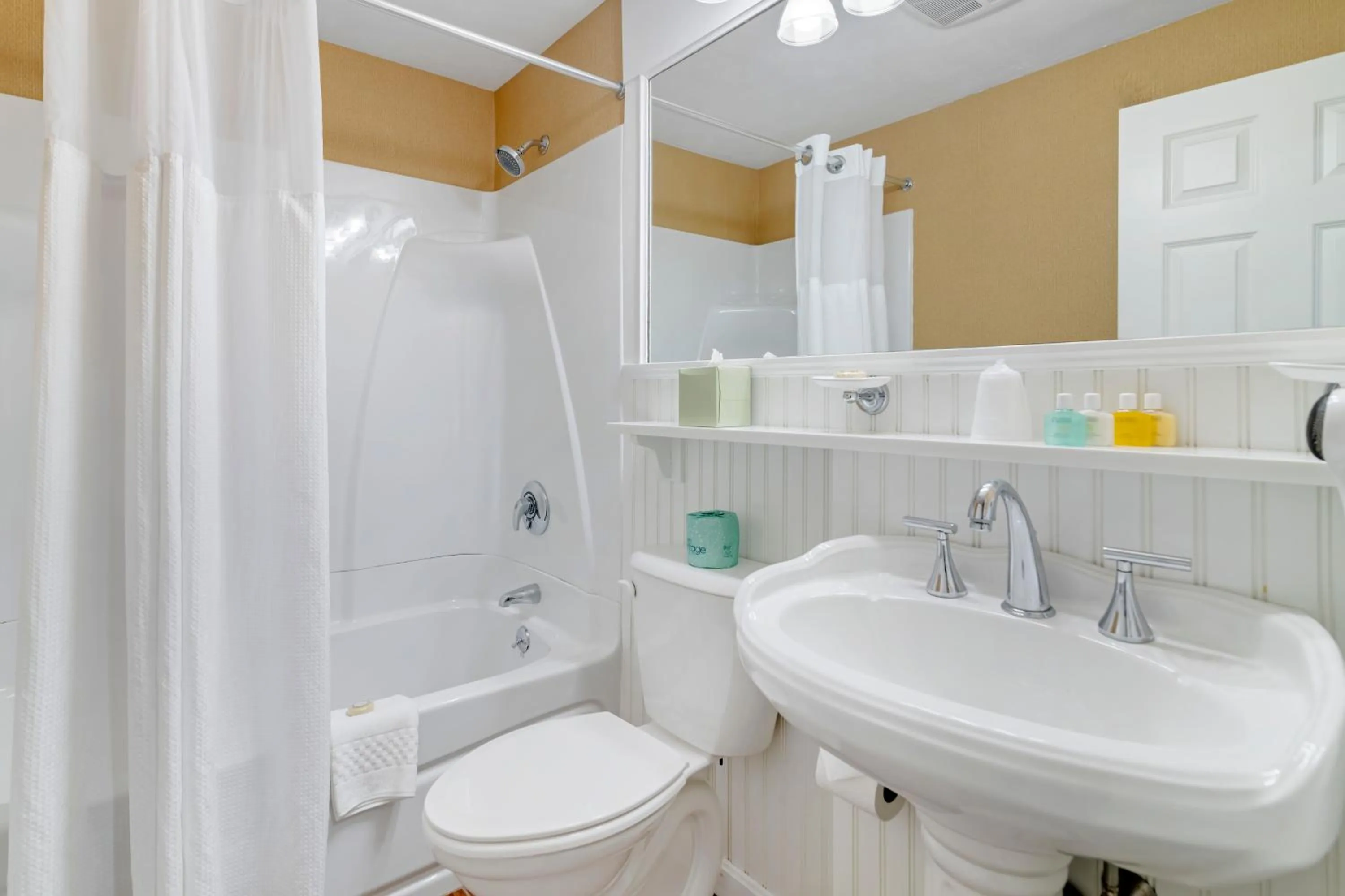 Toilet in Meadowmere Resort