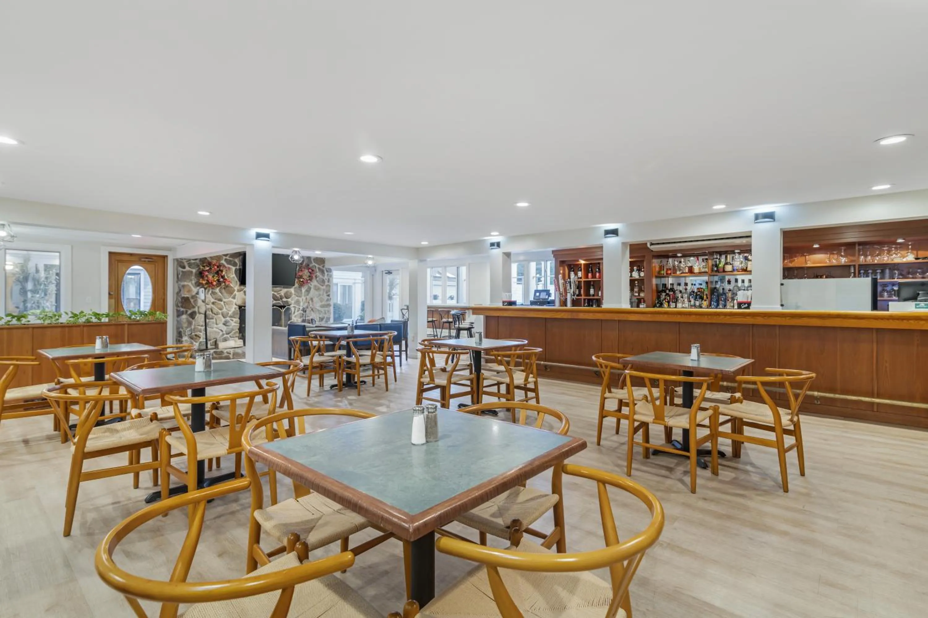 Restaurant/places to eat in Meadowmere Resort