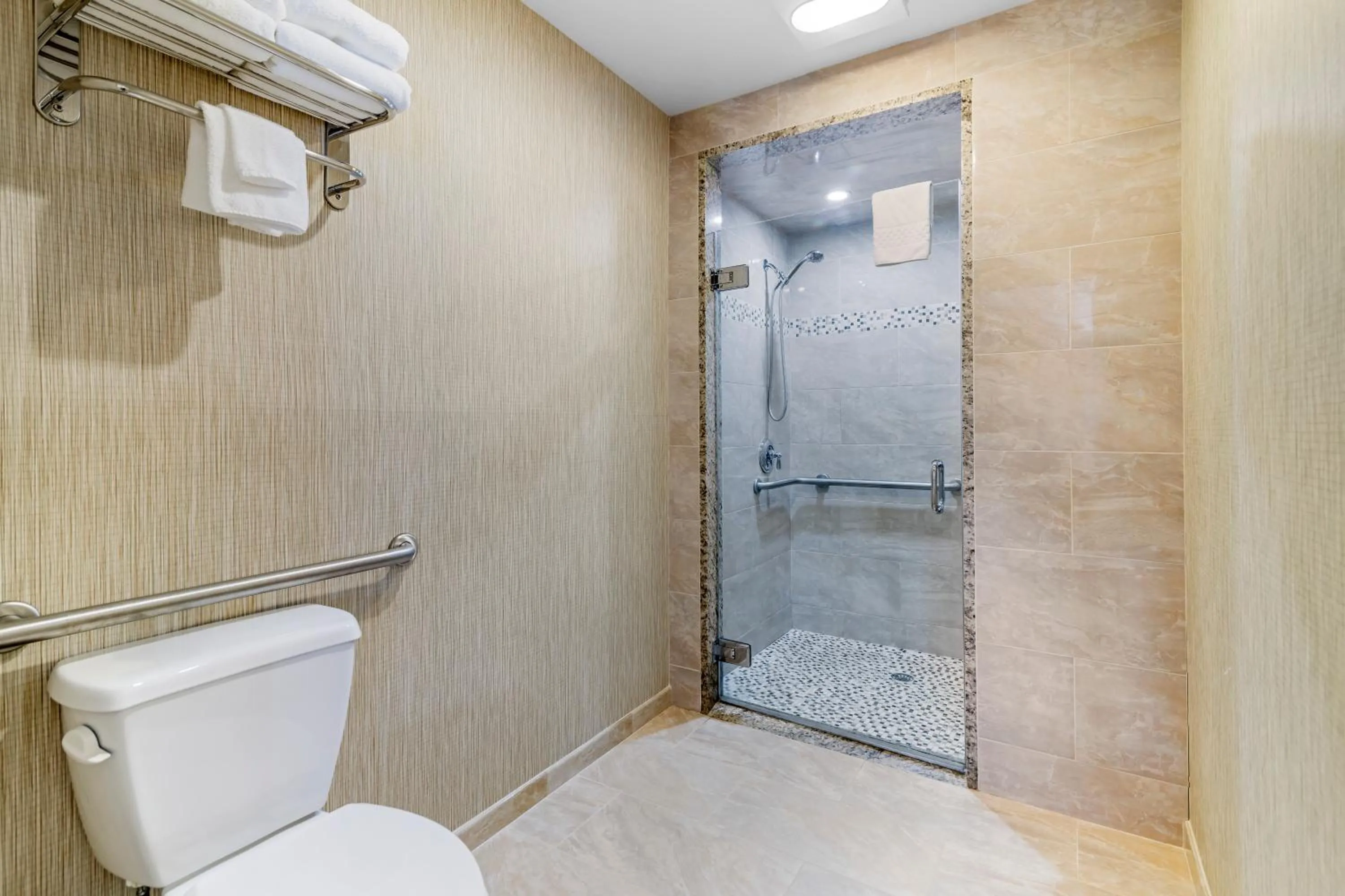 Shower in Meadowmere Resort