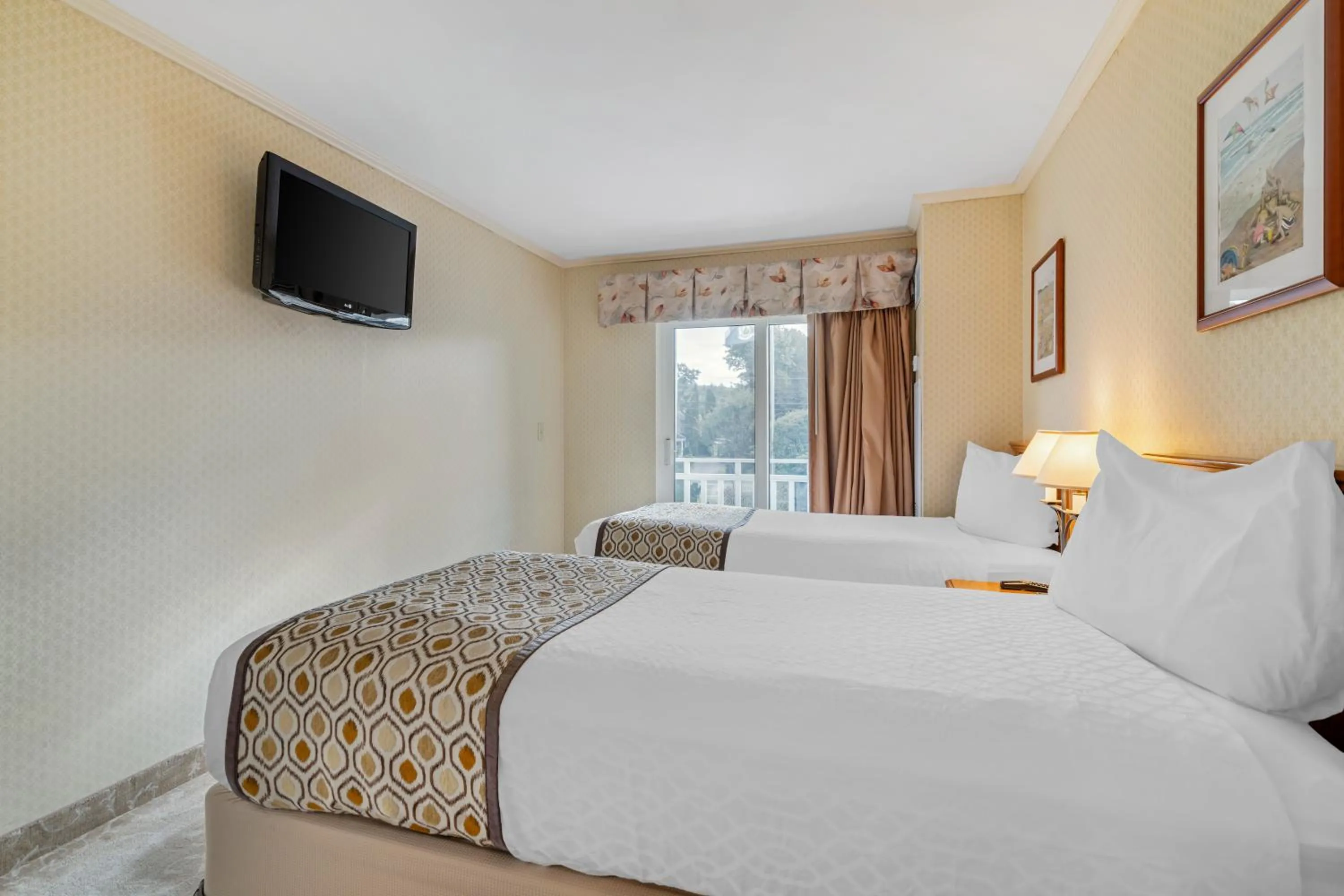 Bed in Meadowmere Resort